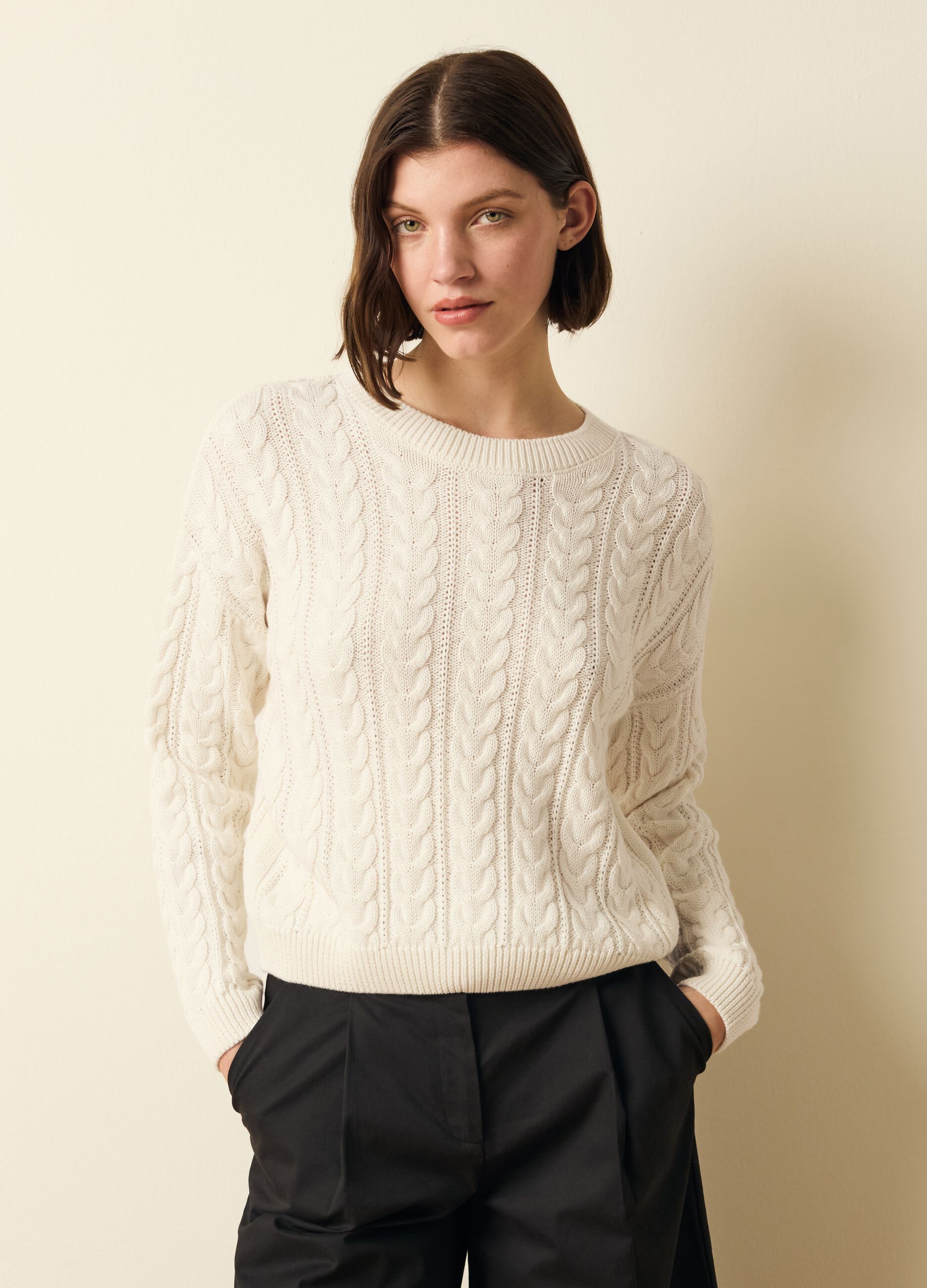Cable-knit pullover with round neck