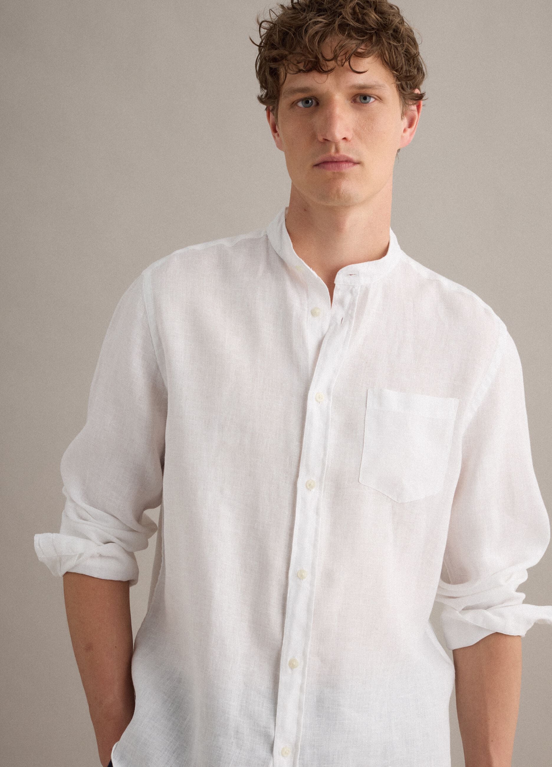 Camicia bianca in puro lino con collo coreano