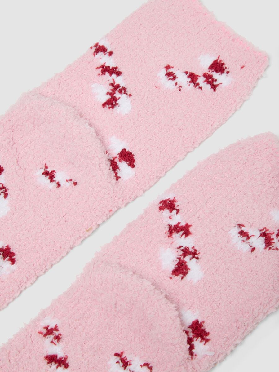Light pink stretch-fabric socks with festive Christmas pattern_2