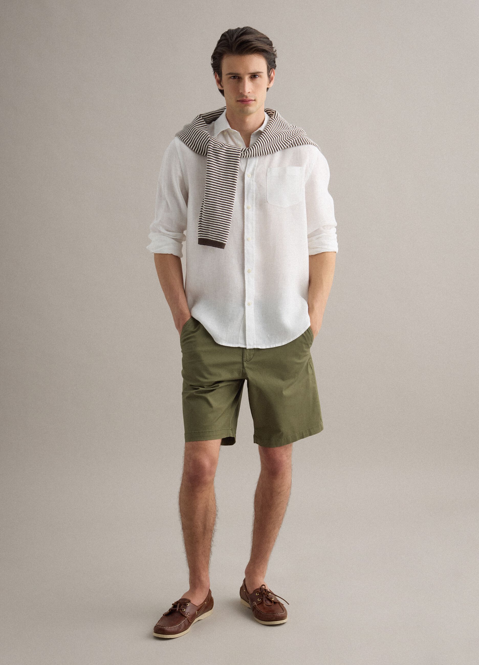 Green stretch cotton chino shorts, regular fit