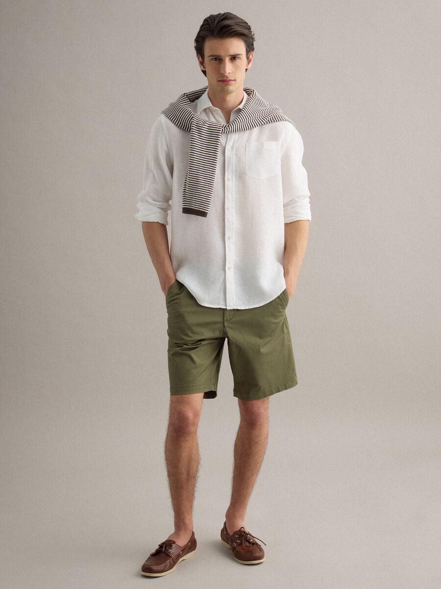 Shorts chino in cotone elasticizzato verde regular fit_0