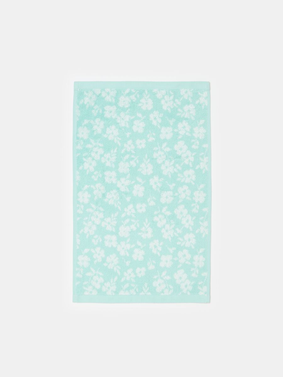 Guest towel with flowers pattern_0