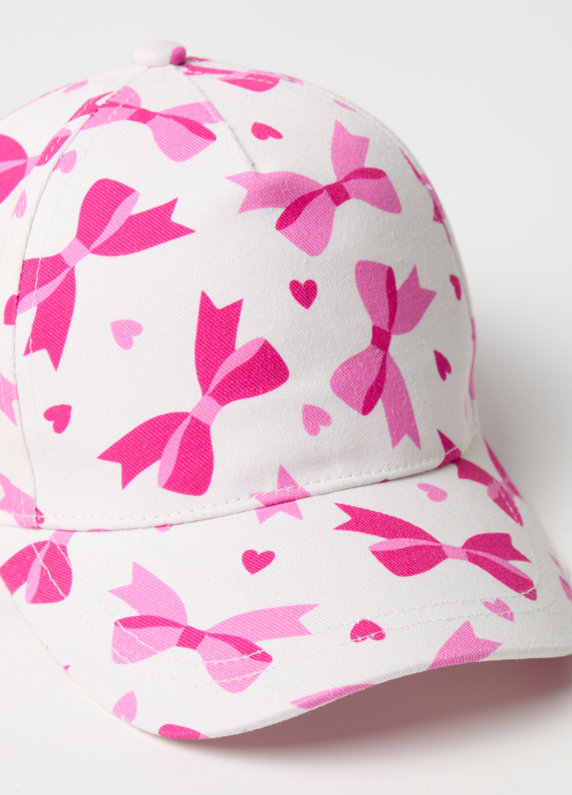 Basketball cap with bows and hearts print