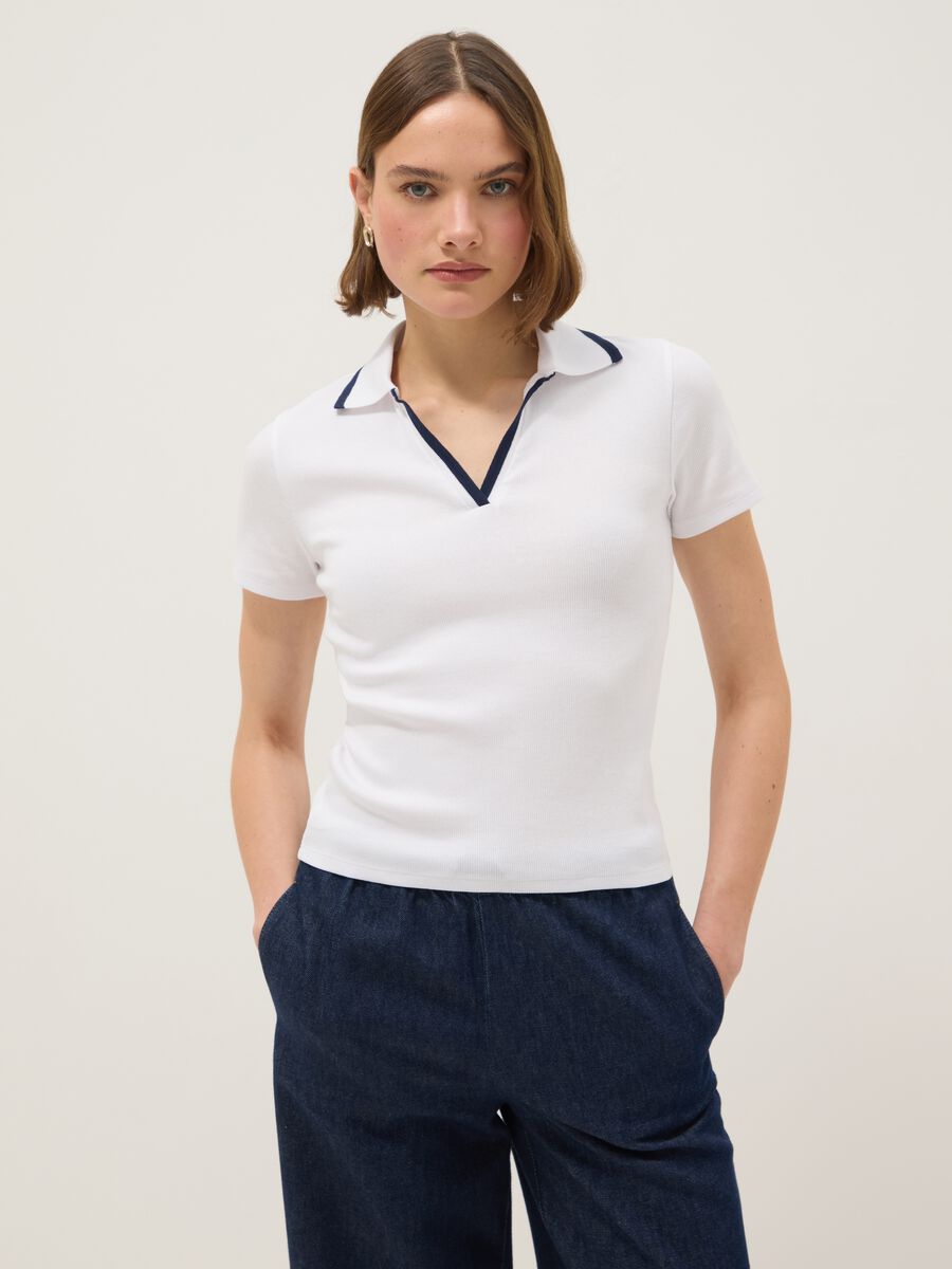 Polo in cotone elasticizzato bianca regular fit con collo a contrasto_0