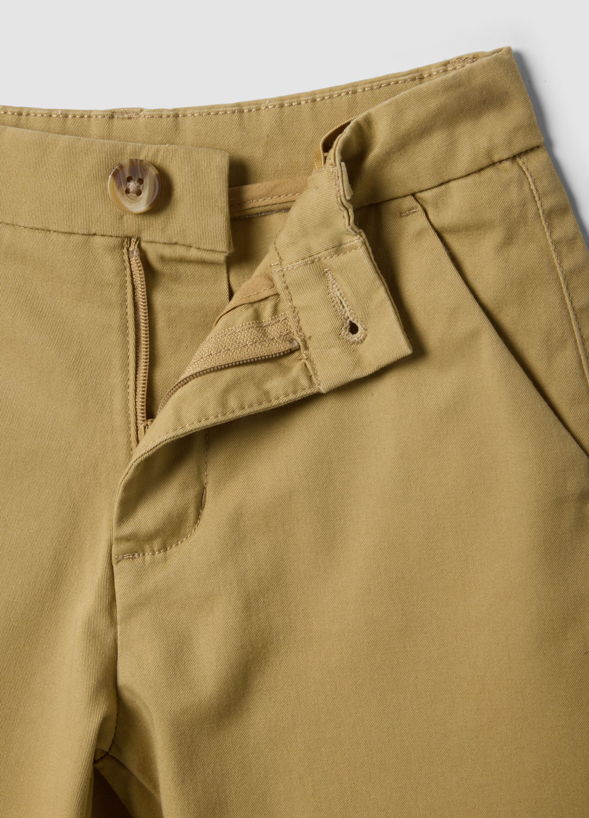 Shorts chino beige in cotone elasticizzato