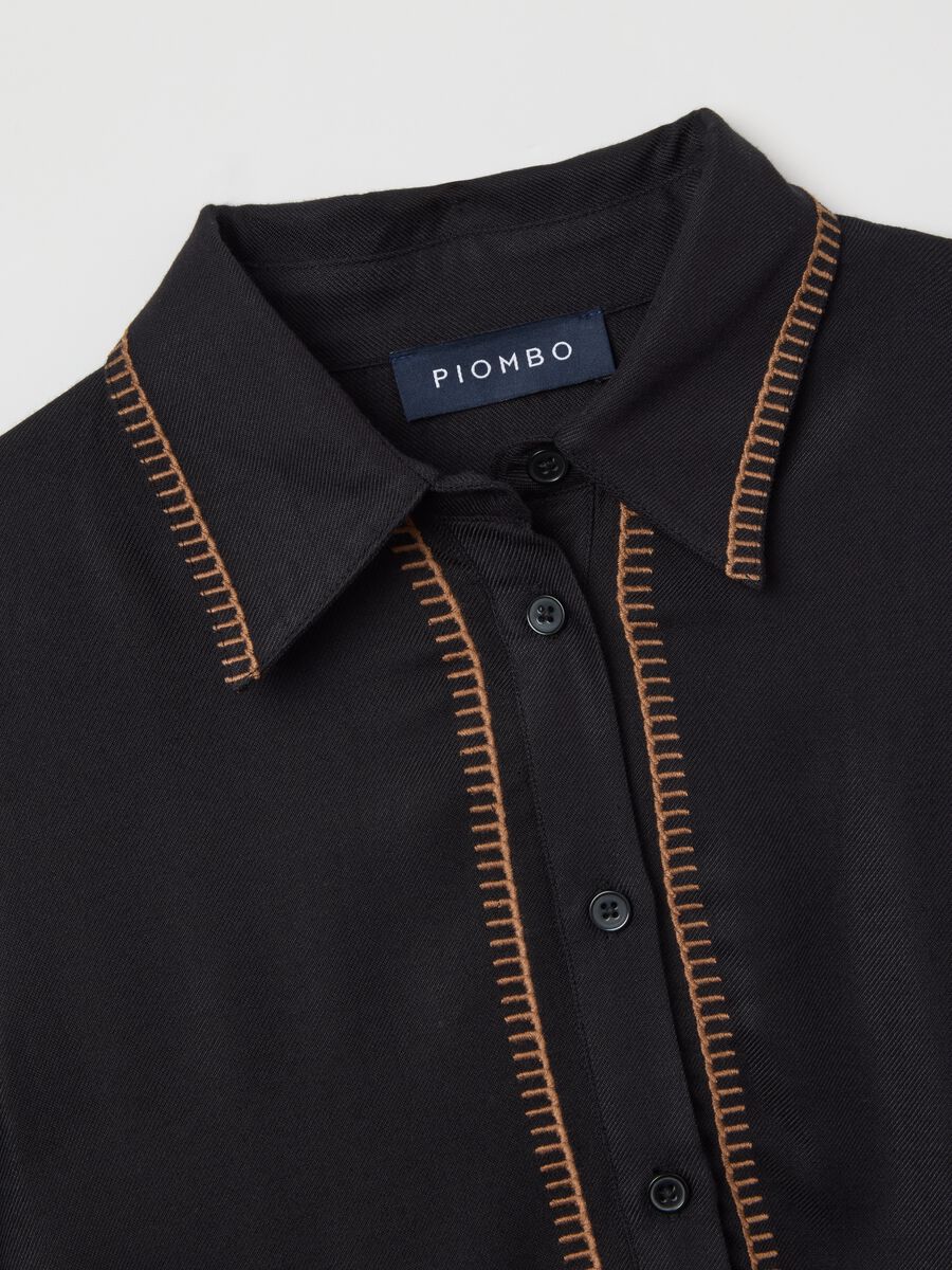Black dress with embroidered details_1