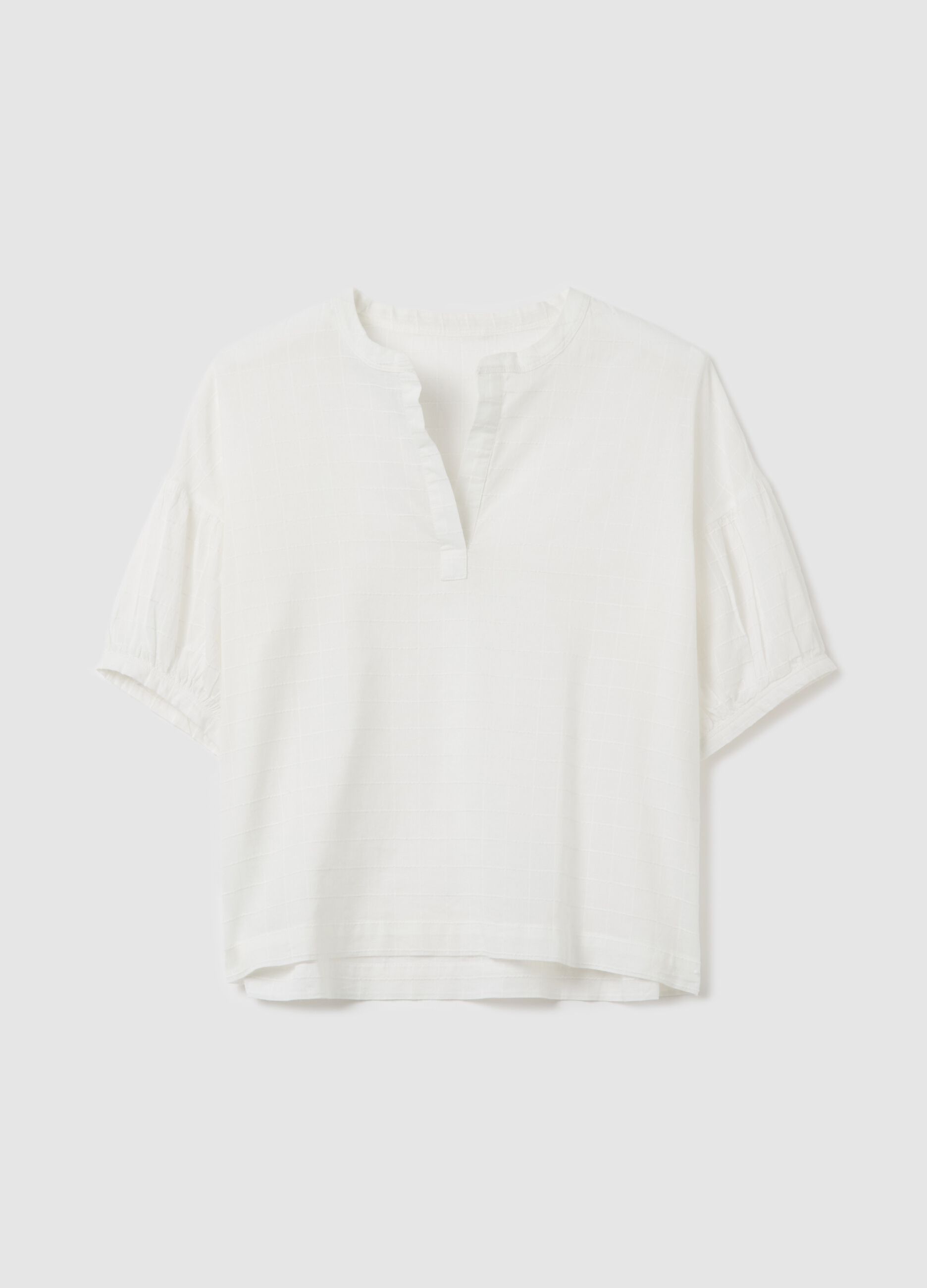 Blouse with raised stitching