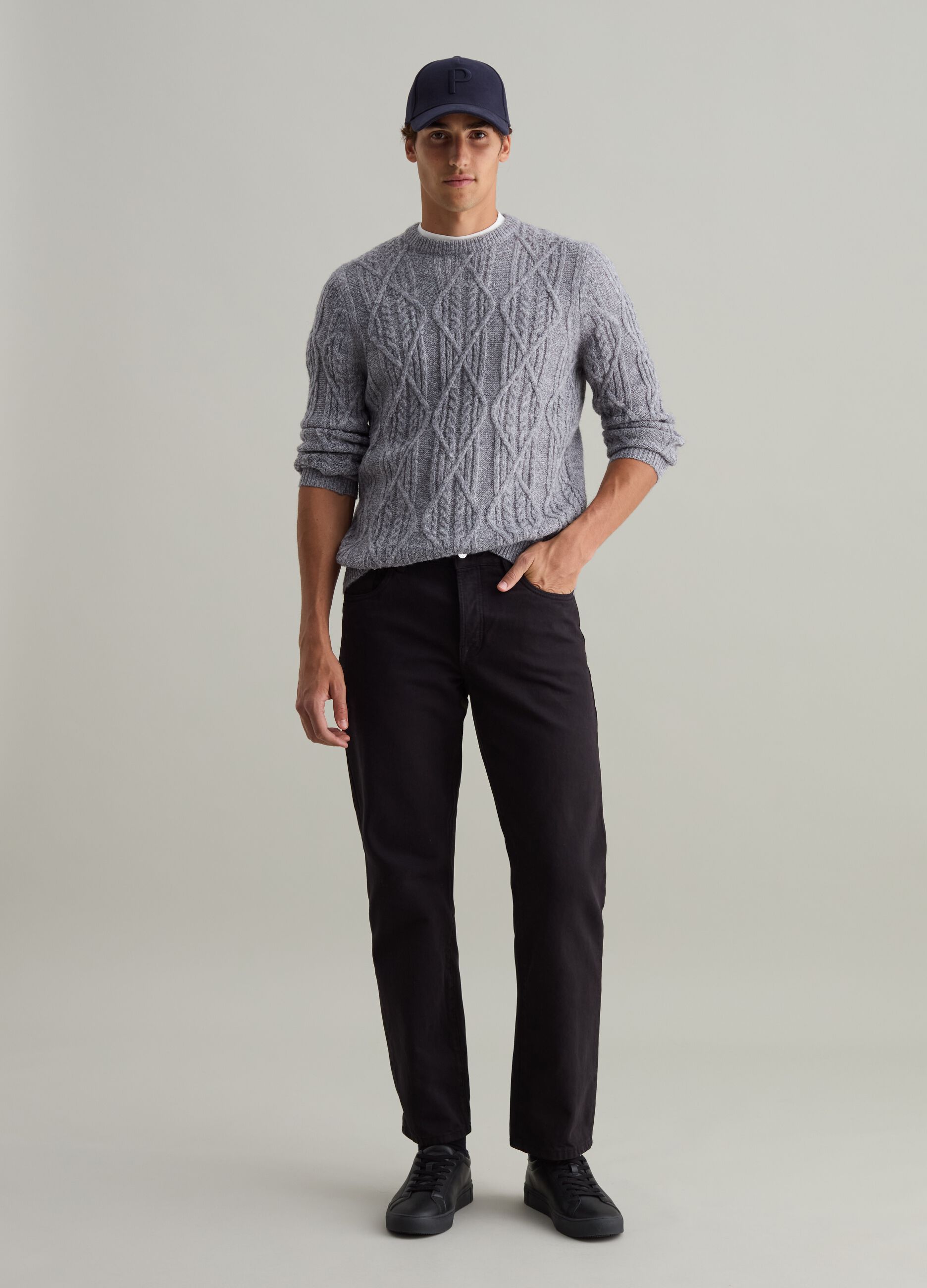 Pullover with diamond design