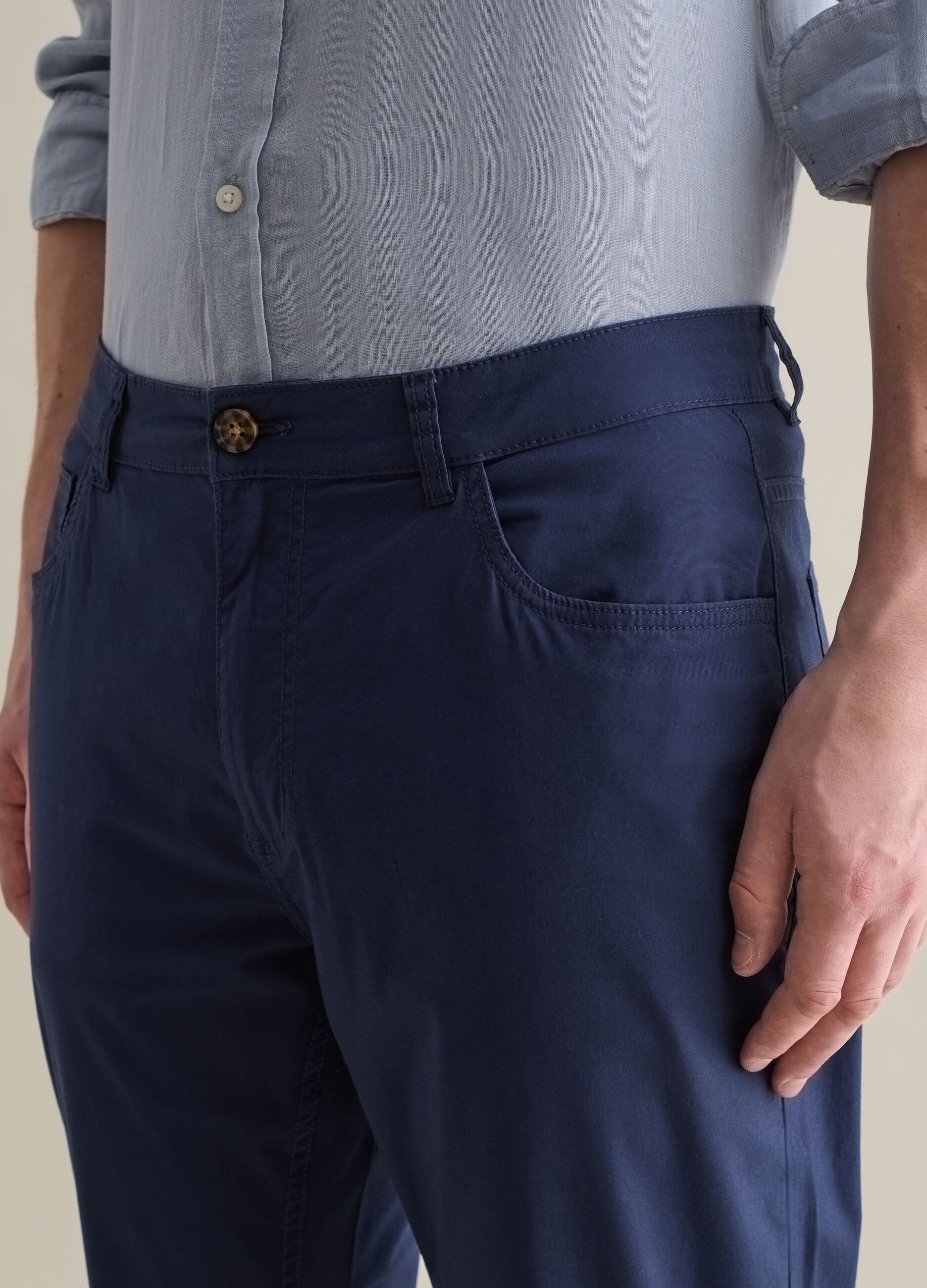 Blue chino trousers in stretch cotton with five pockets