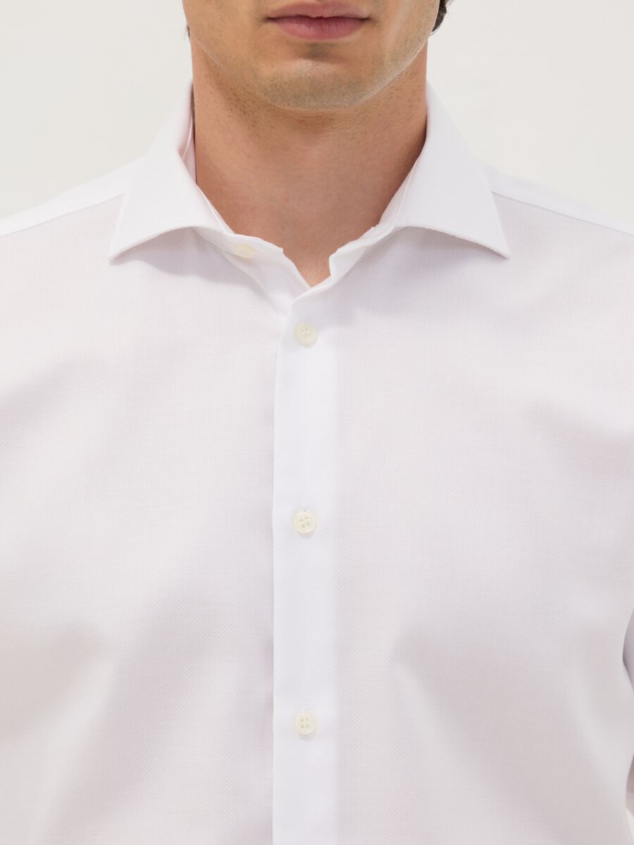 Camicia bianca slim fit in puro cotone con collo francese_1
