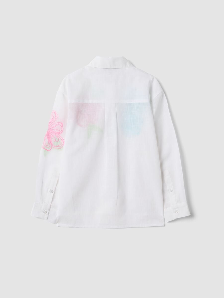 Camicia bianca in puro cotone con ricami floreali regular fit_4