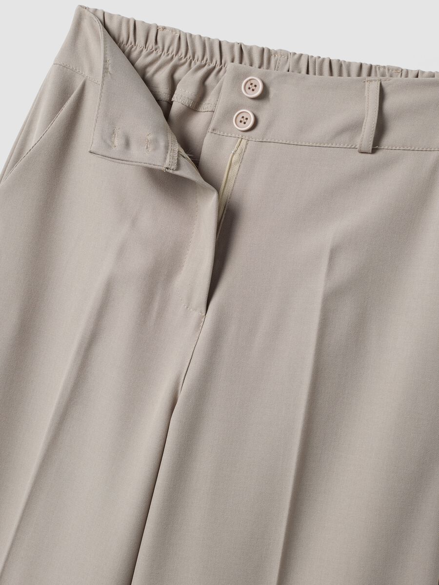 Beige stretch trousers with turn-up hem_5