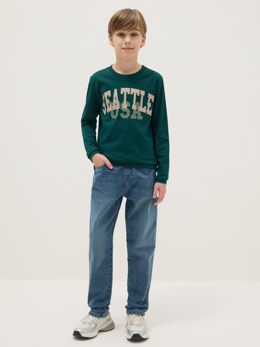 Jeans in misto cotone blu regular fit con cintura elastica_0