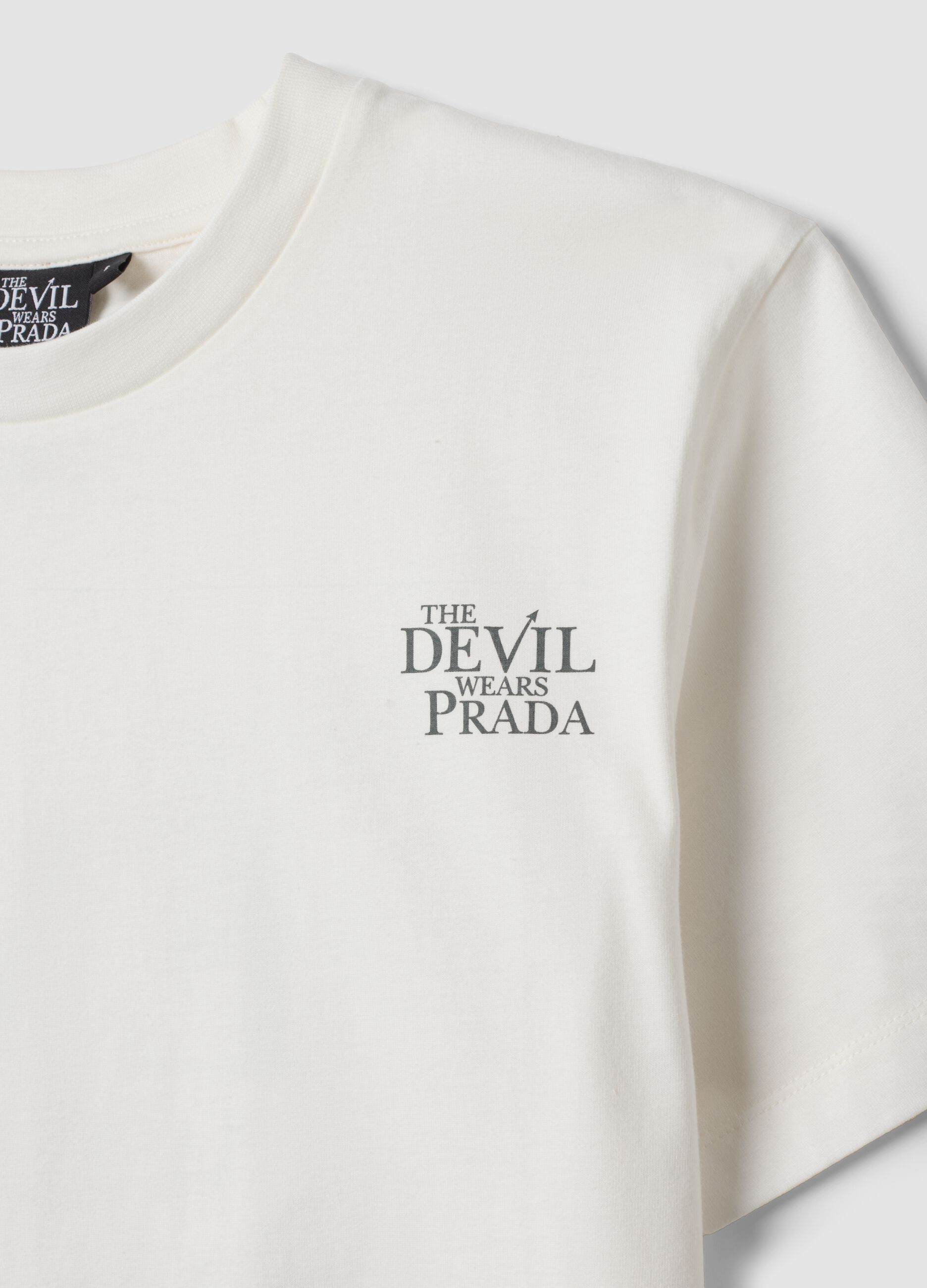 White pure cotton T-shirt with "The Devil Wears Prada" print, oversized fit