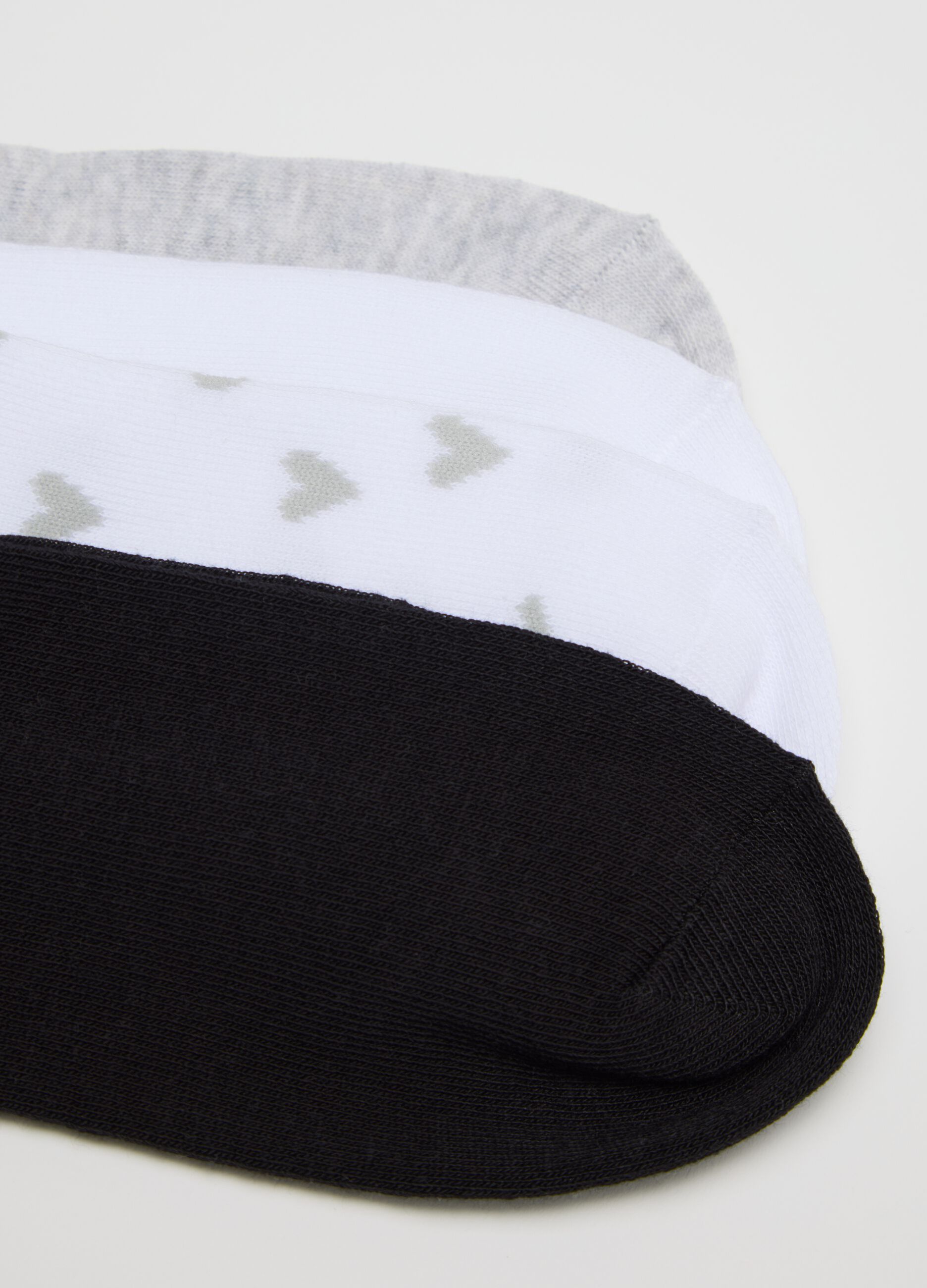 Multi-pack sneaker liners with small hearts