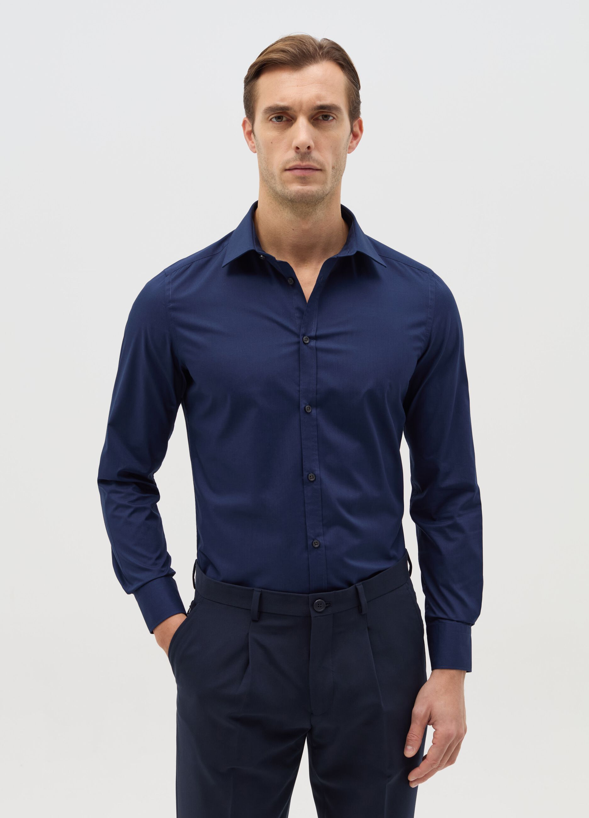 Slim-fit solid colour easy-iron shirt