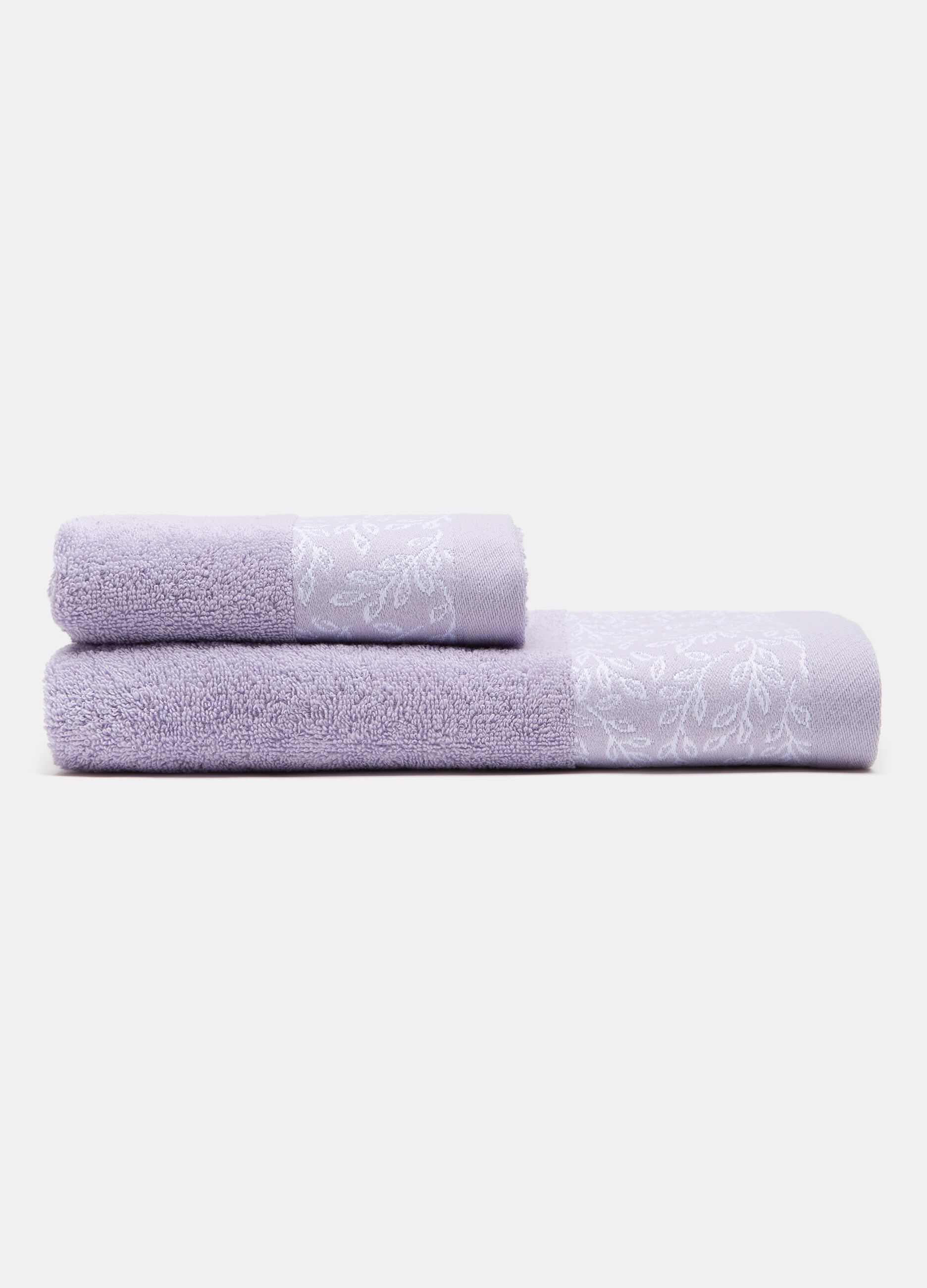 Asciugamano in puro cotone con motivo ramage