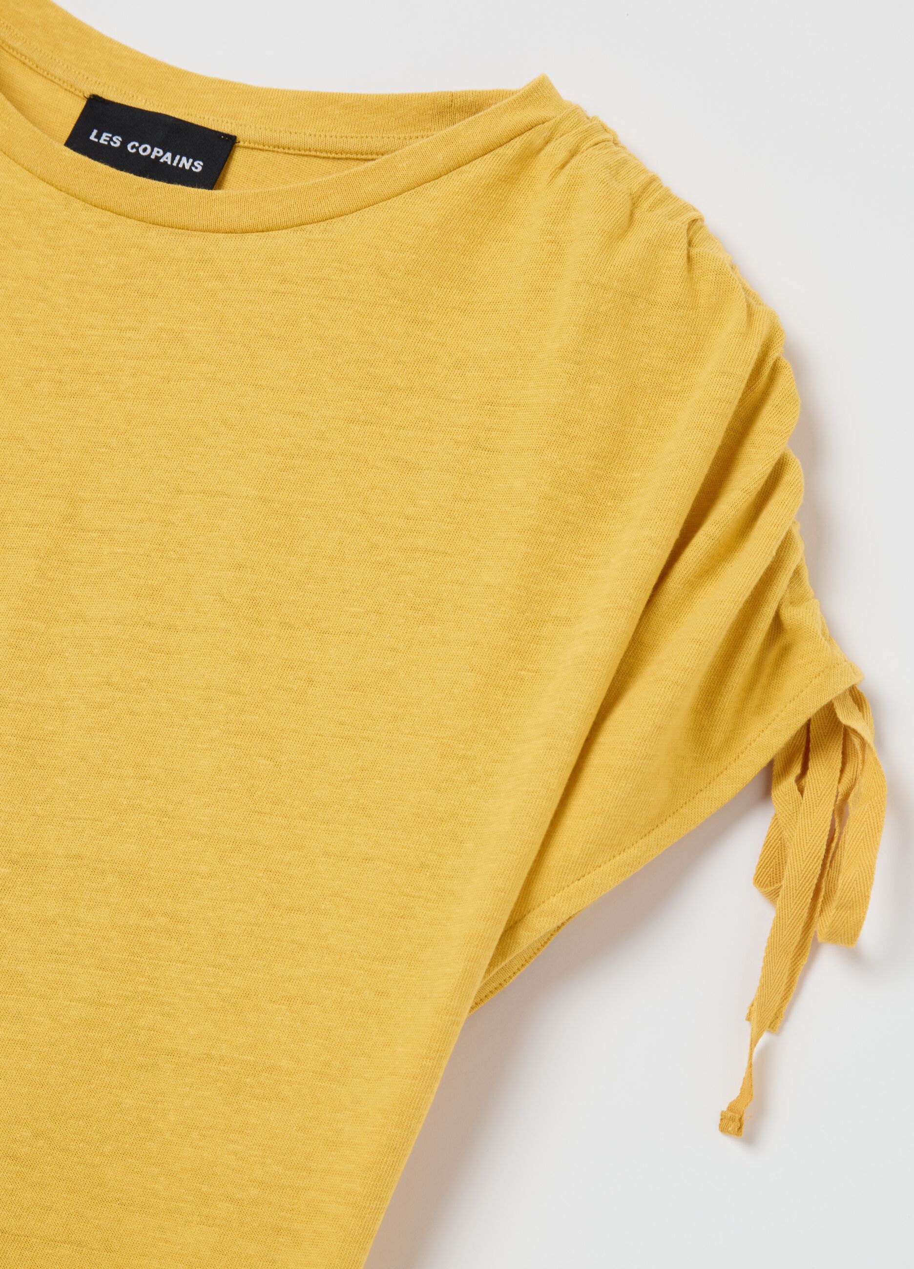 T-shirt with gathered sleeves
