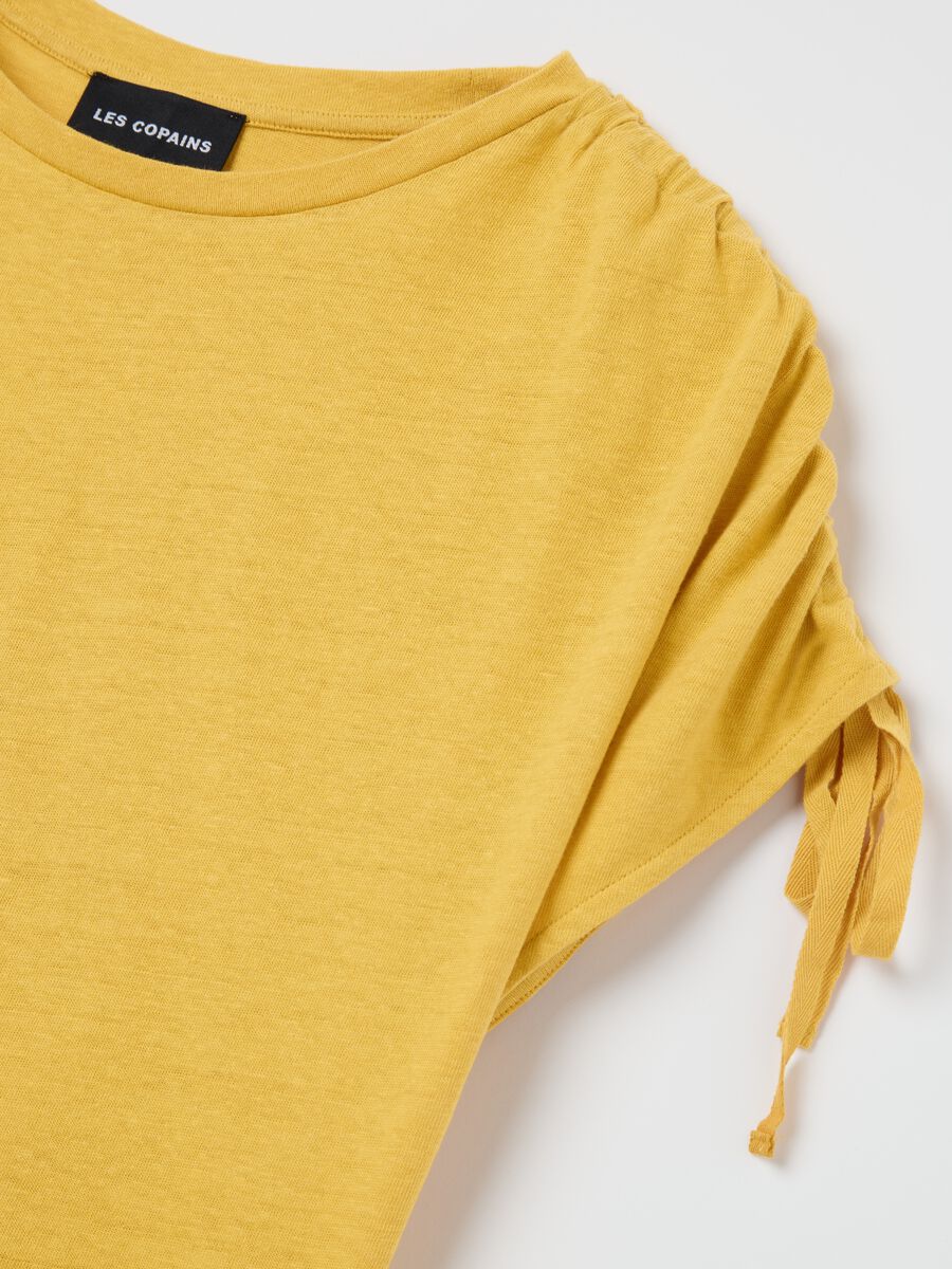 T-shirt with gathered sleeves_5