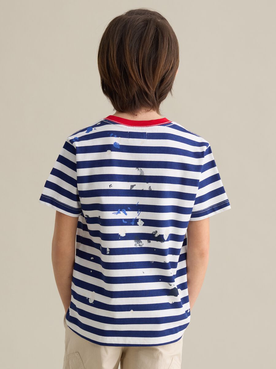 T-shirt in cotone a righe stampa macchie di vernice _2