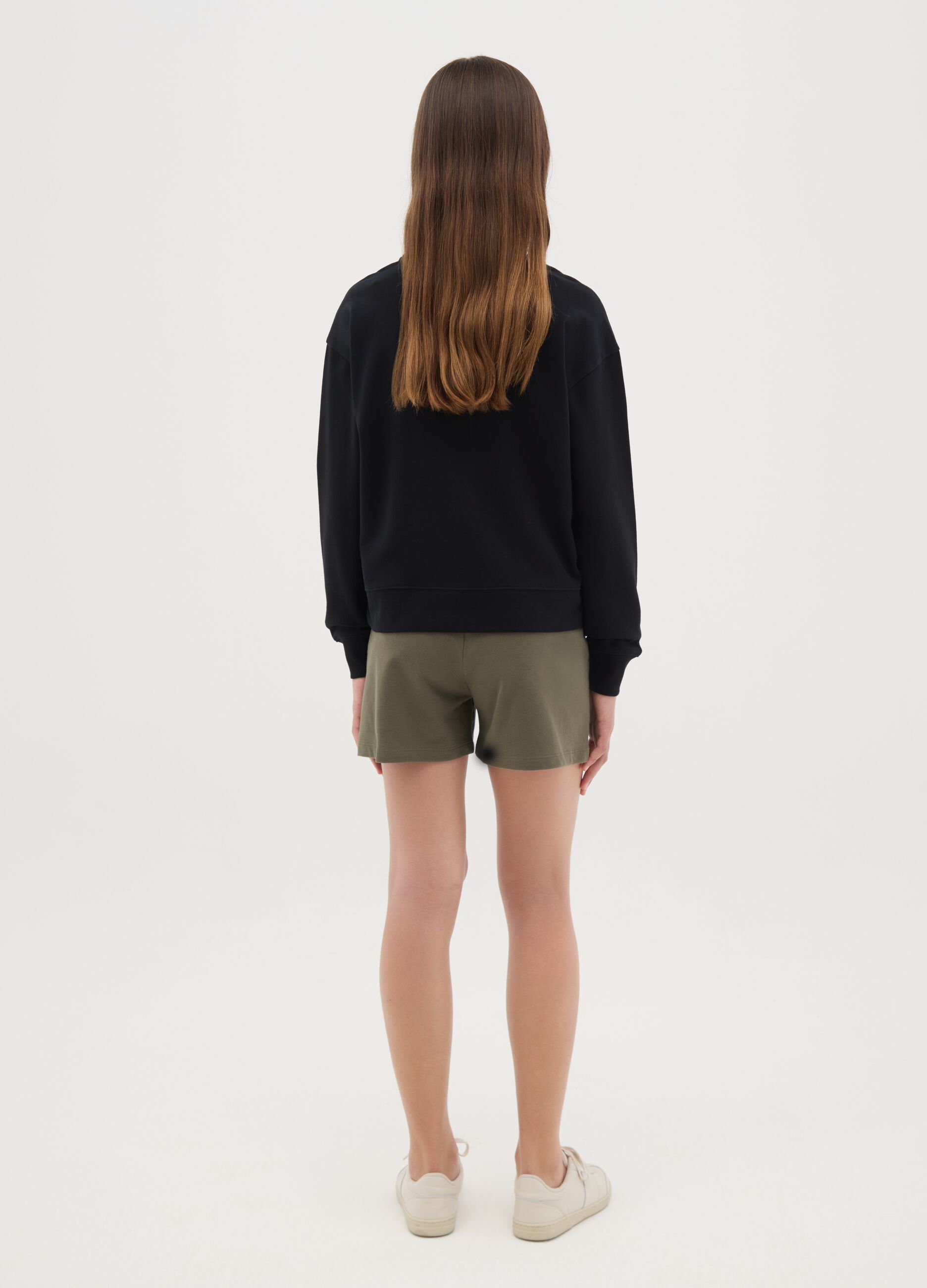 Green shorts in cotton with drawstring