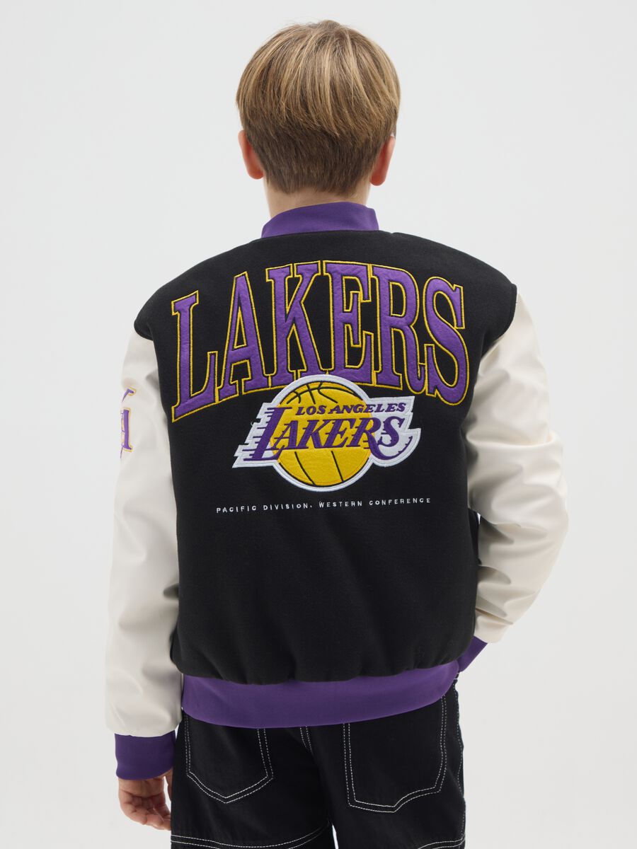 Giubbotto bomber multicolor da bambino regular fit con stampa Lakers_1
