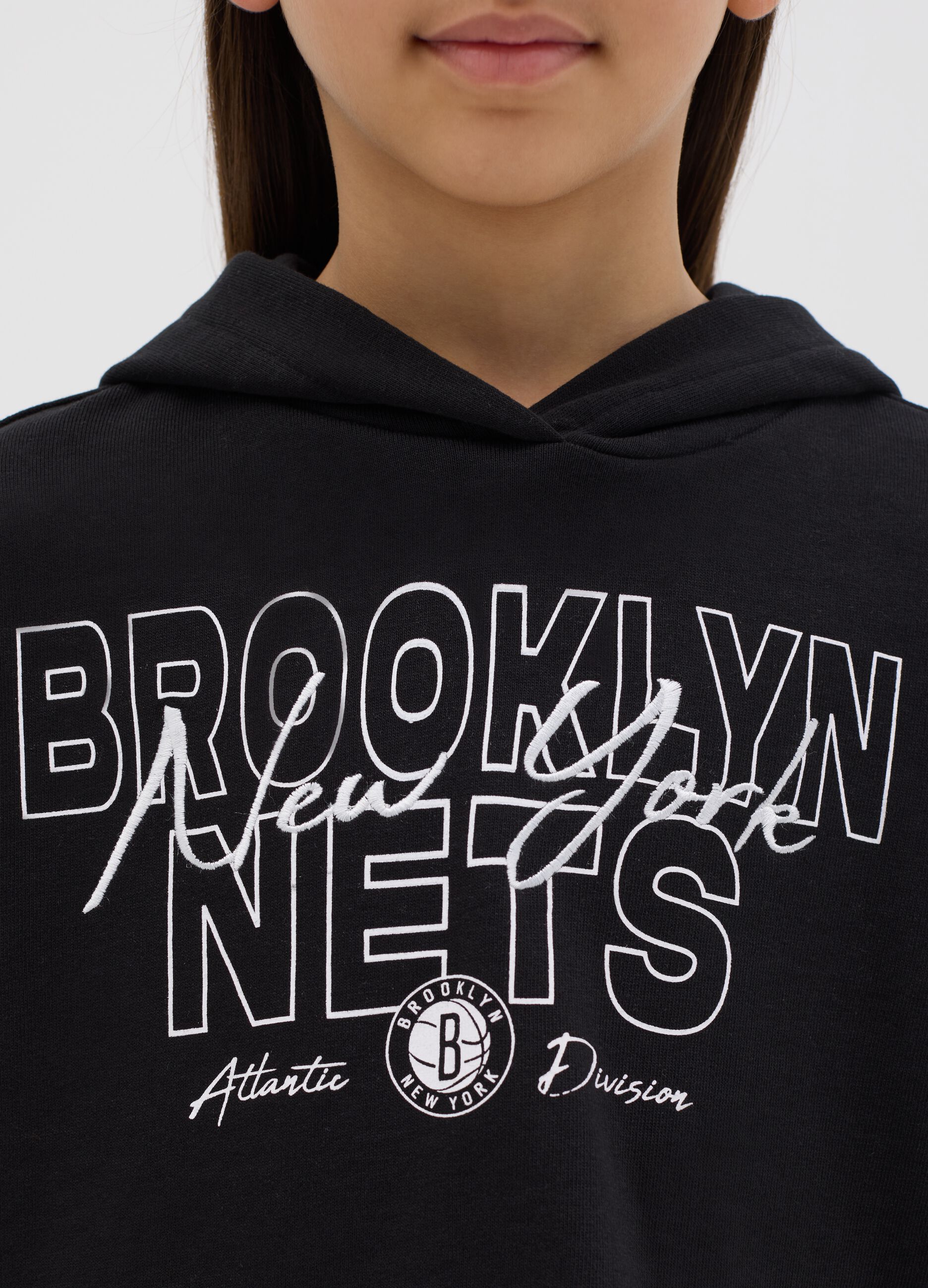 Felpa nera crop con cappuccio stampa NBA Brooklyn NETS