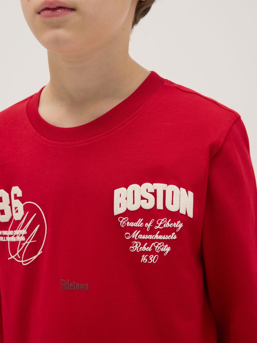 T-shirt in puro cotone rossa regular fit per ragazzi_2