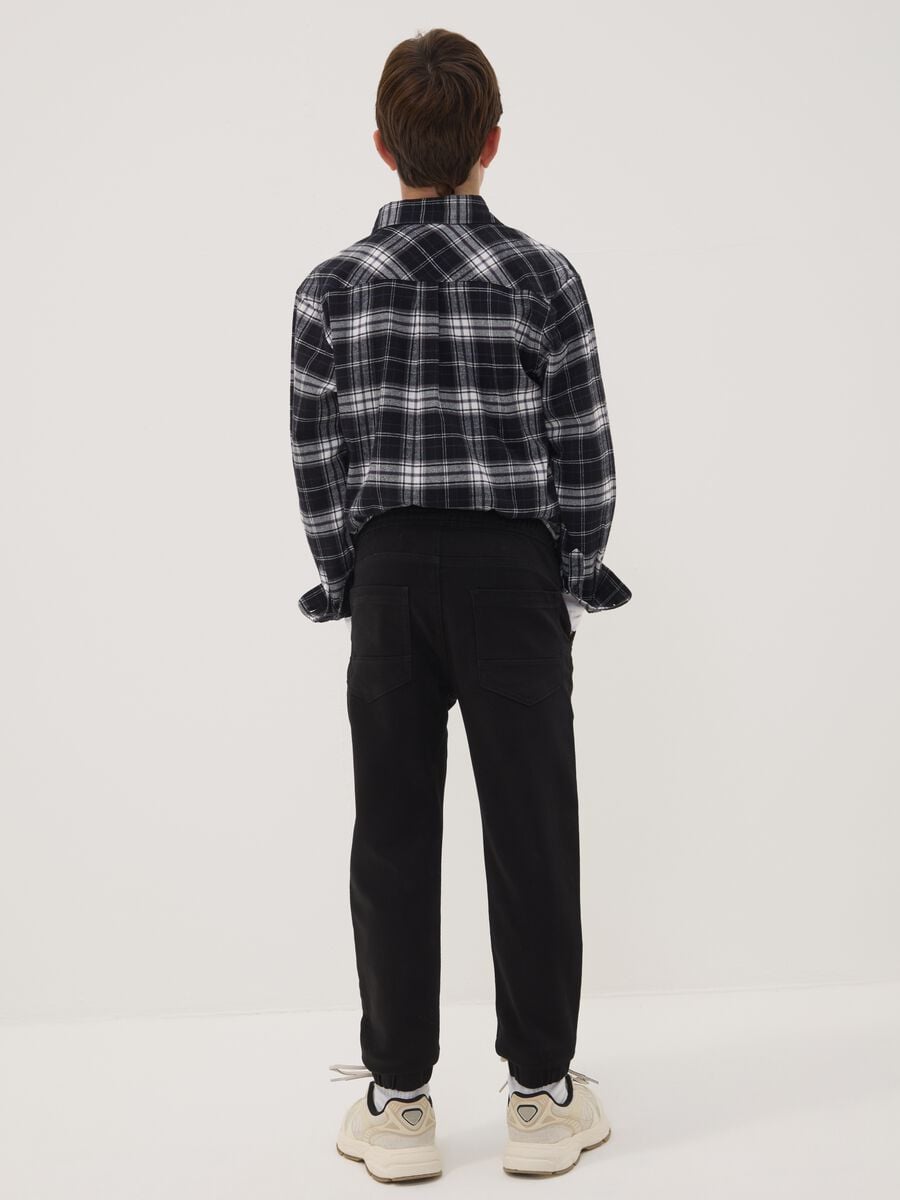 Black stretch-cotton denim joggers with elasticated waistband for boys_2