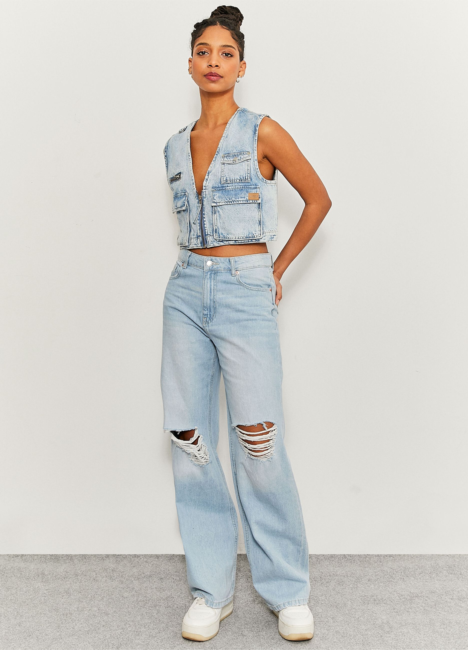 Cropped gilet in denim with zip