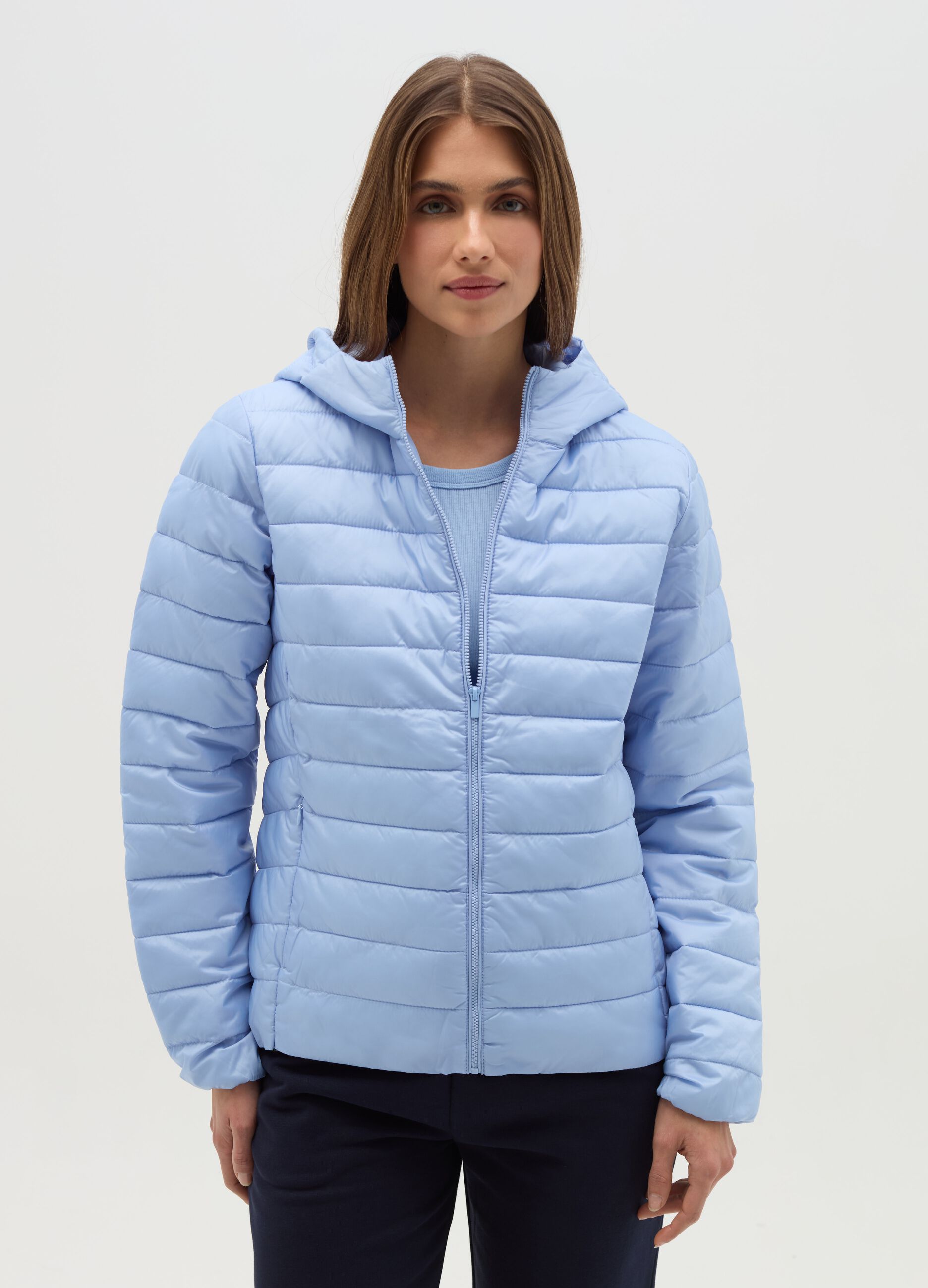Piumino corto ultralight con cappuccio e zip