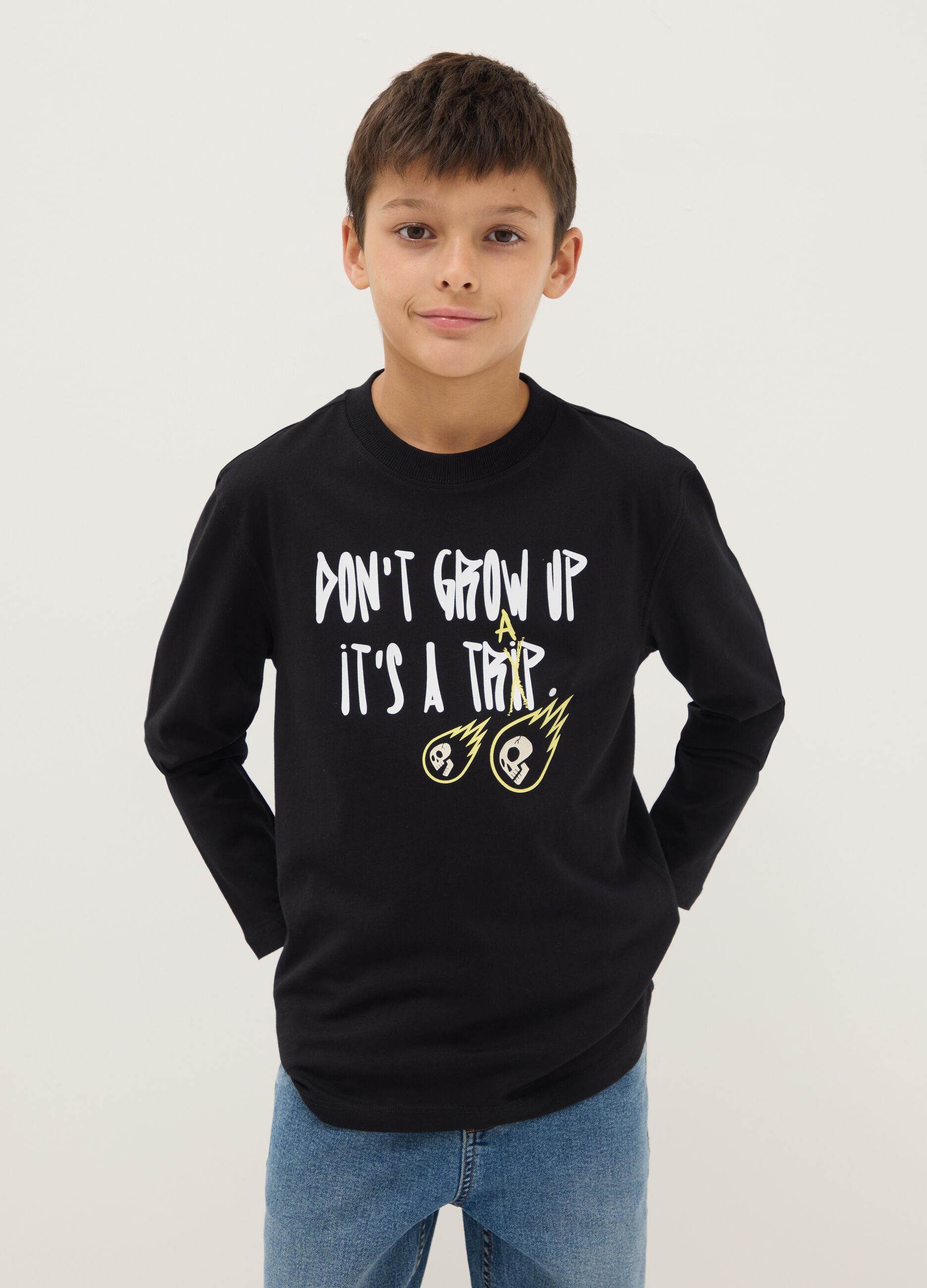 Black pure cotton regular fit t-shirt with print for boys