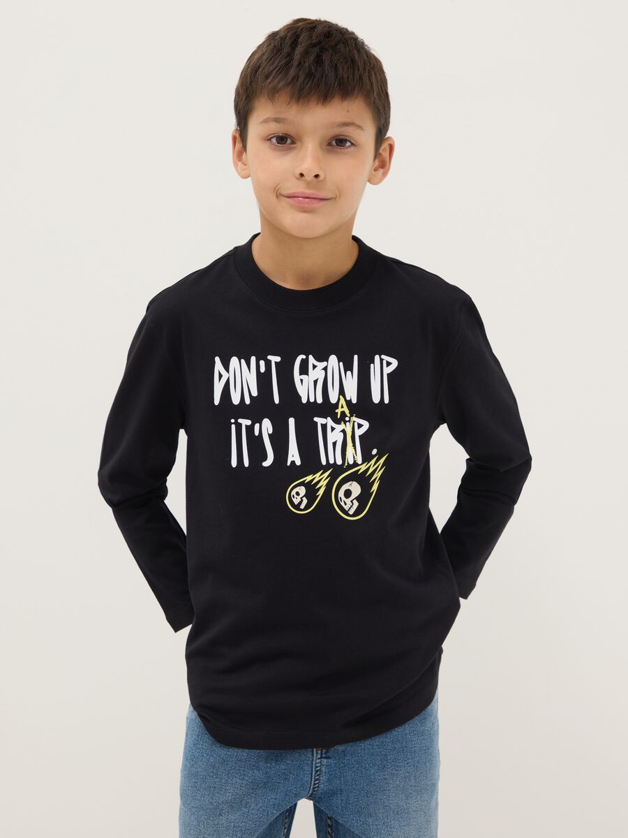 T-shirt in puro cotone nera regular fit con stampa per ragazzo_0