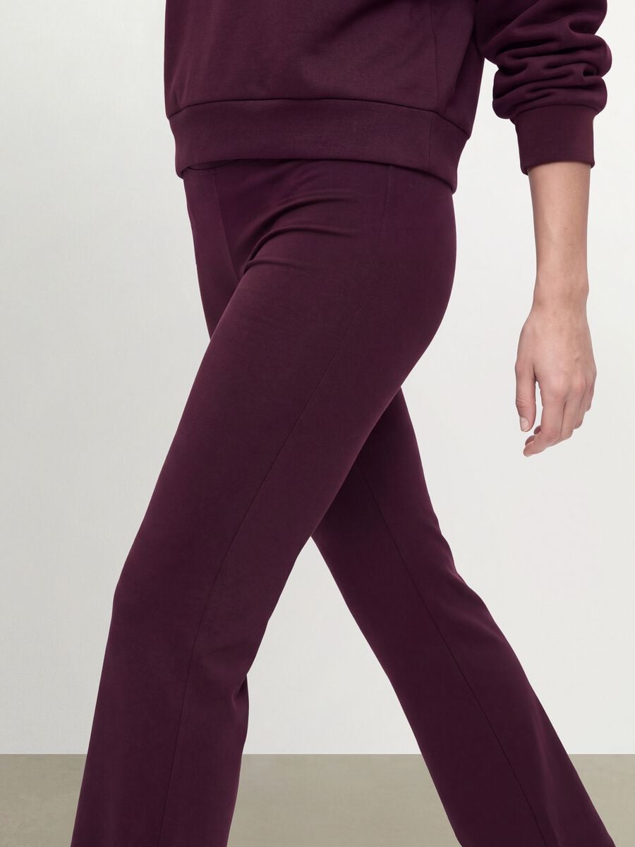 Leggings viola flare fit in viscosa jersey elasticizzata_2