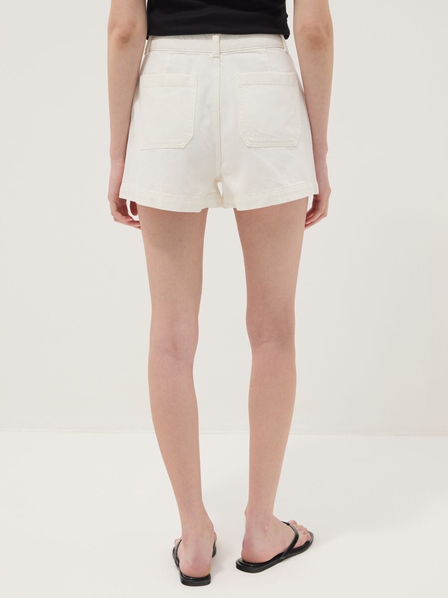 White pure cotton Bermuda shorts_3