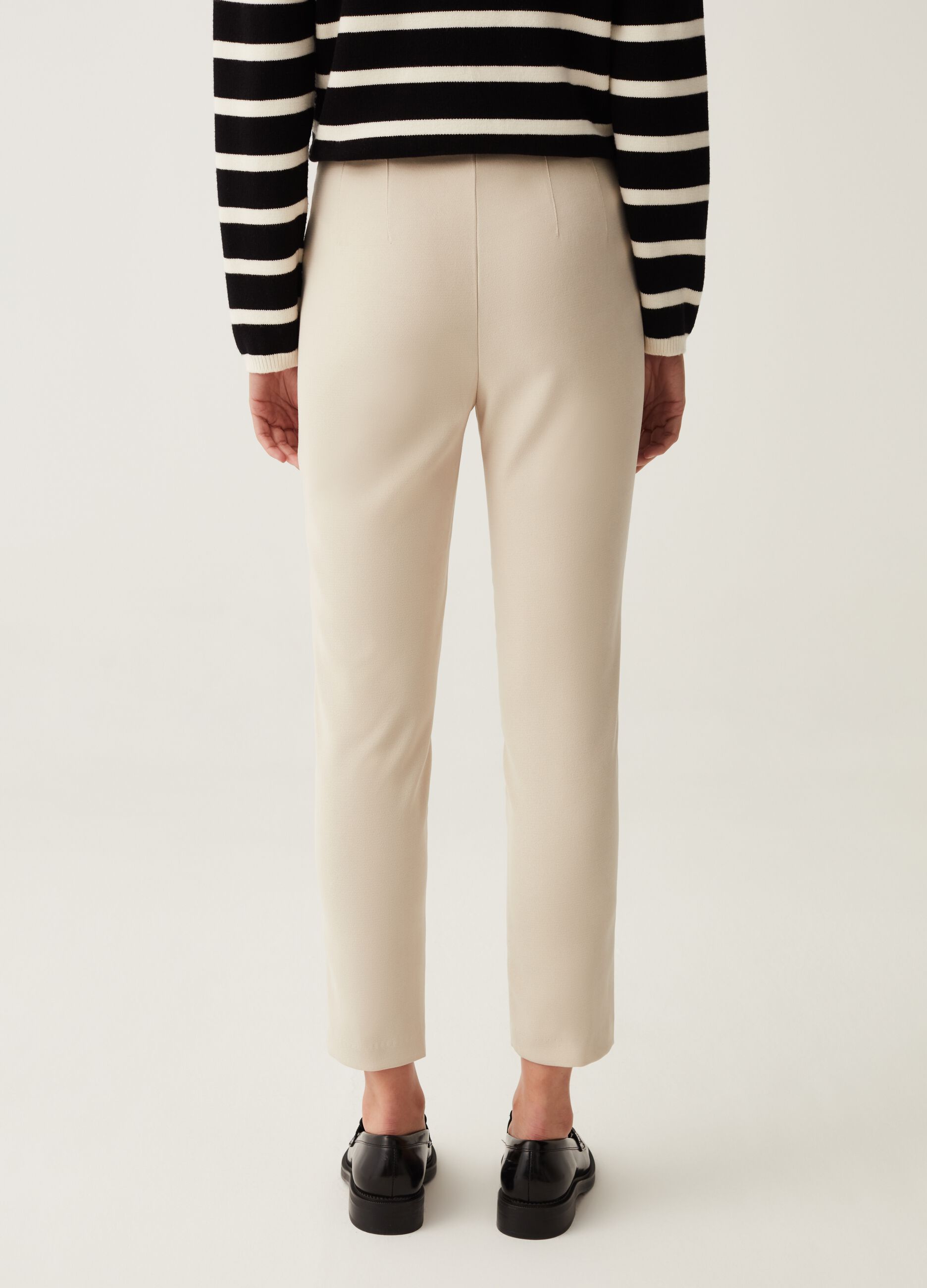 Leggings cropped con bottone_3