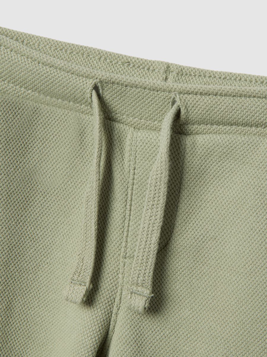 Shorts cargo verde in misto cotone da neonato regular fit_2