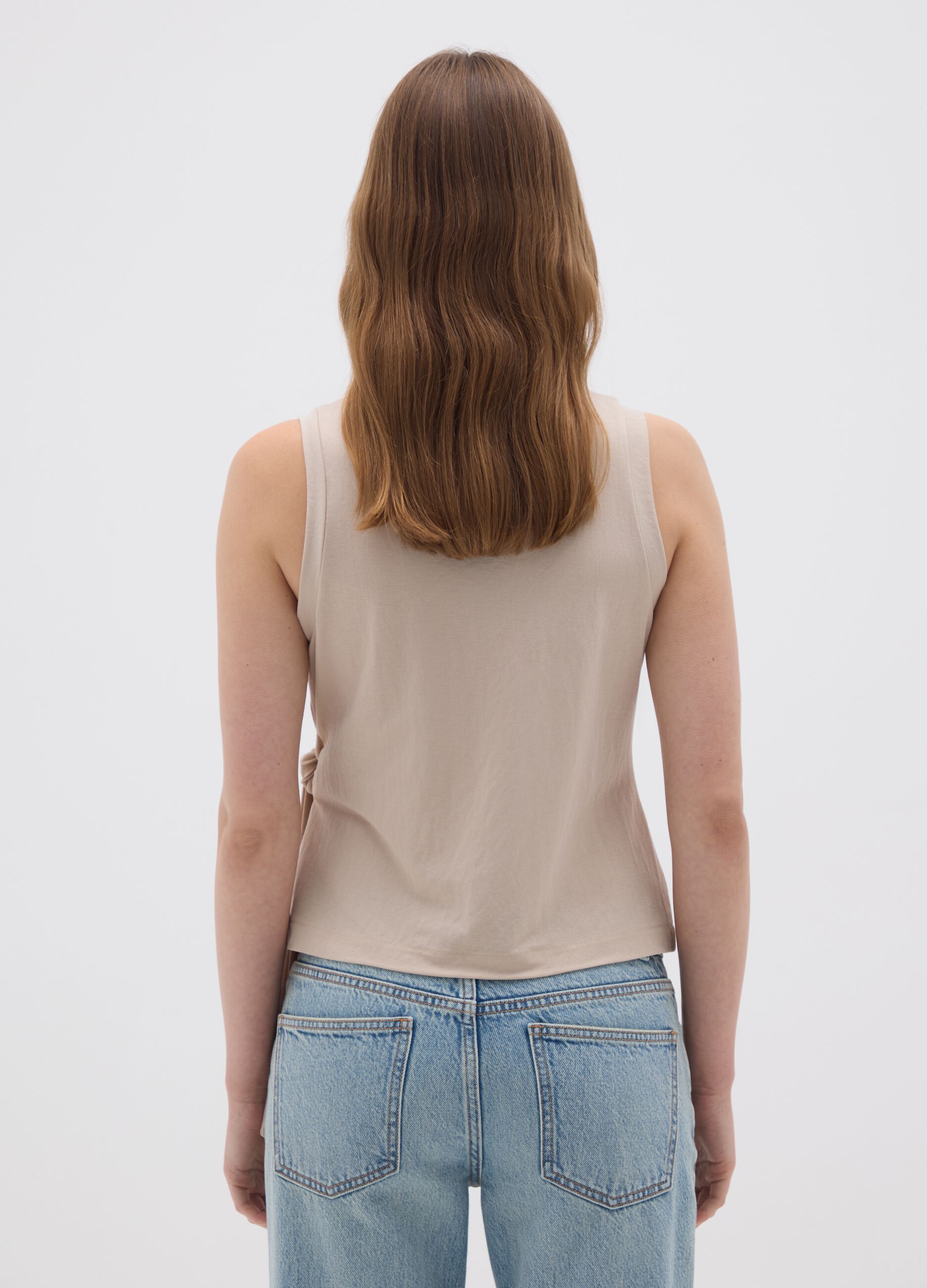 Beige mixed fitted top with knot