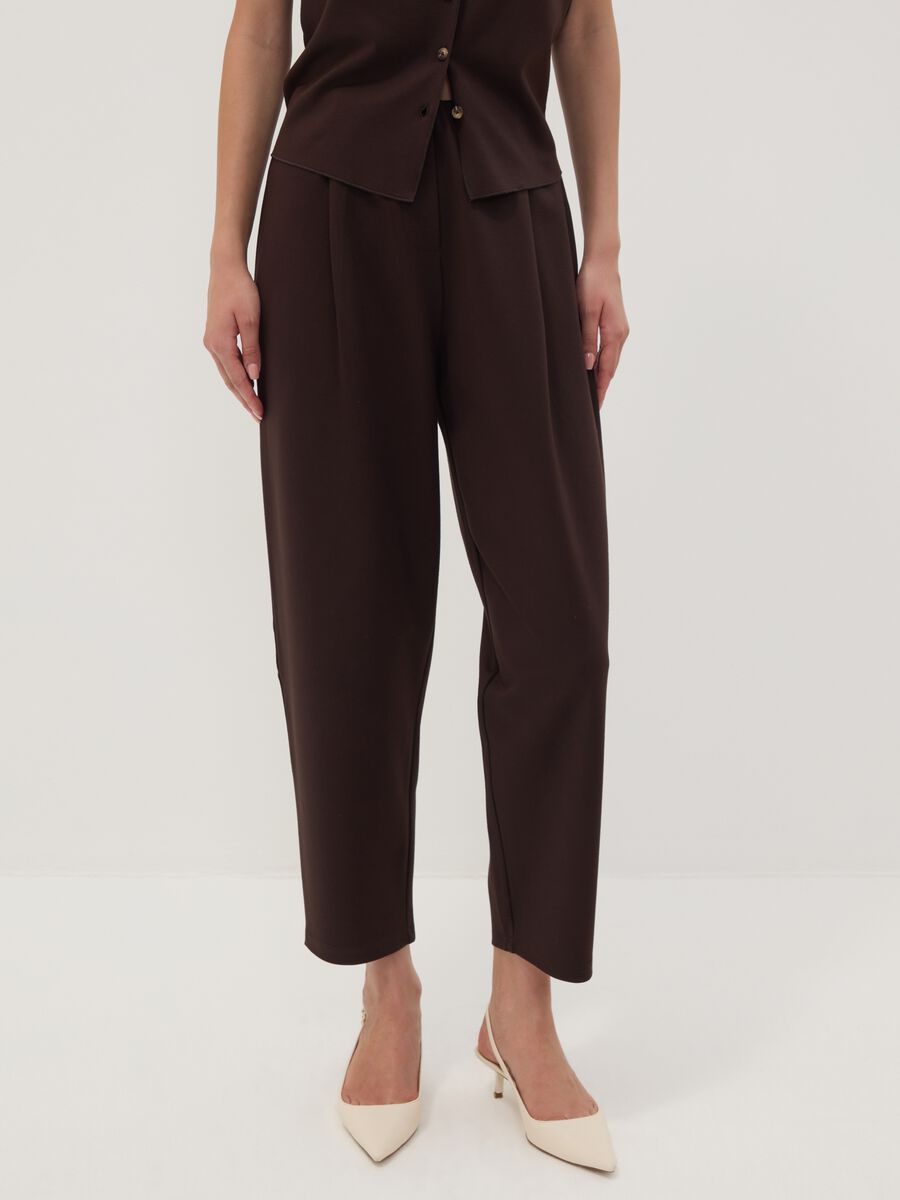 Pantaloni jogger marroni in punto Milano di viscosa elasticizzata barrel fit_1