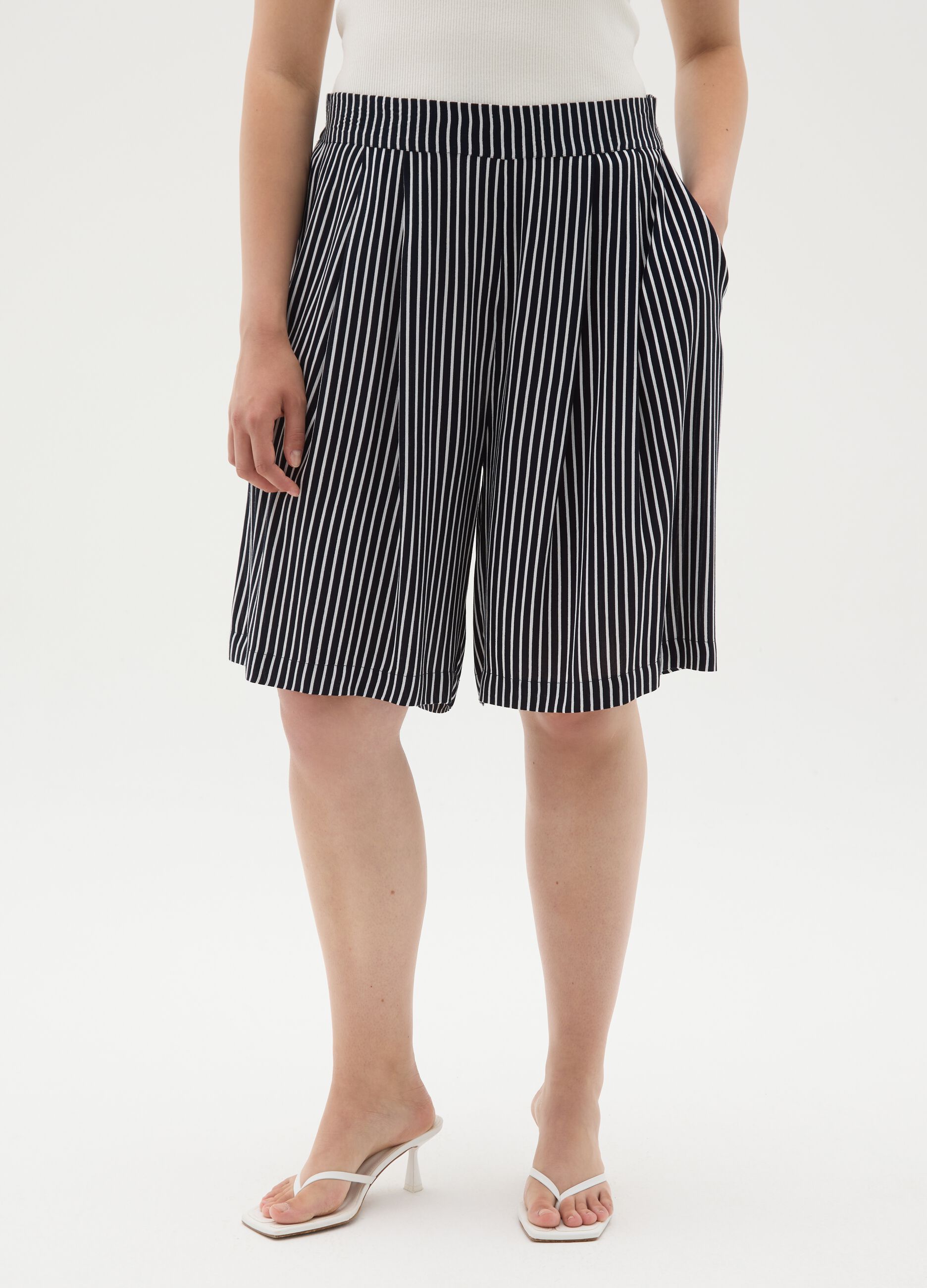 Women's multicolour viscose relaxed fit shorts