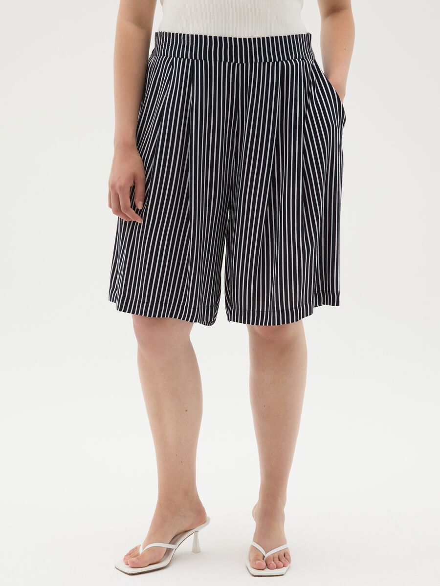 Women's multicolour viscose relaxed fit shorts_1