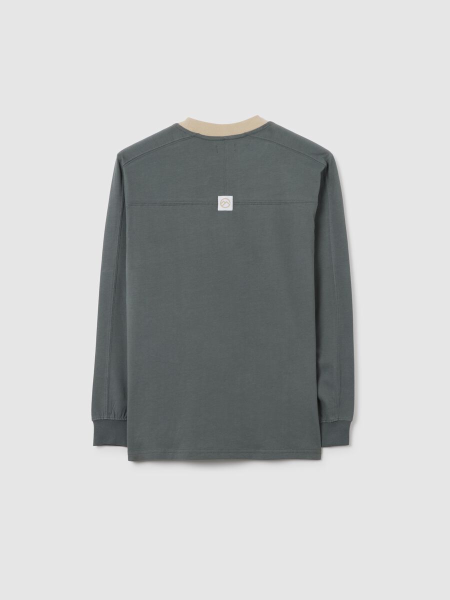 T-shirt grigia a maniche lunghe_1