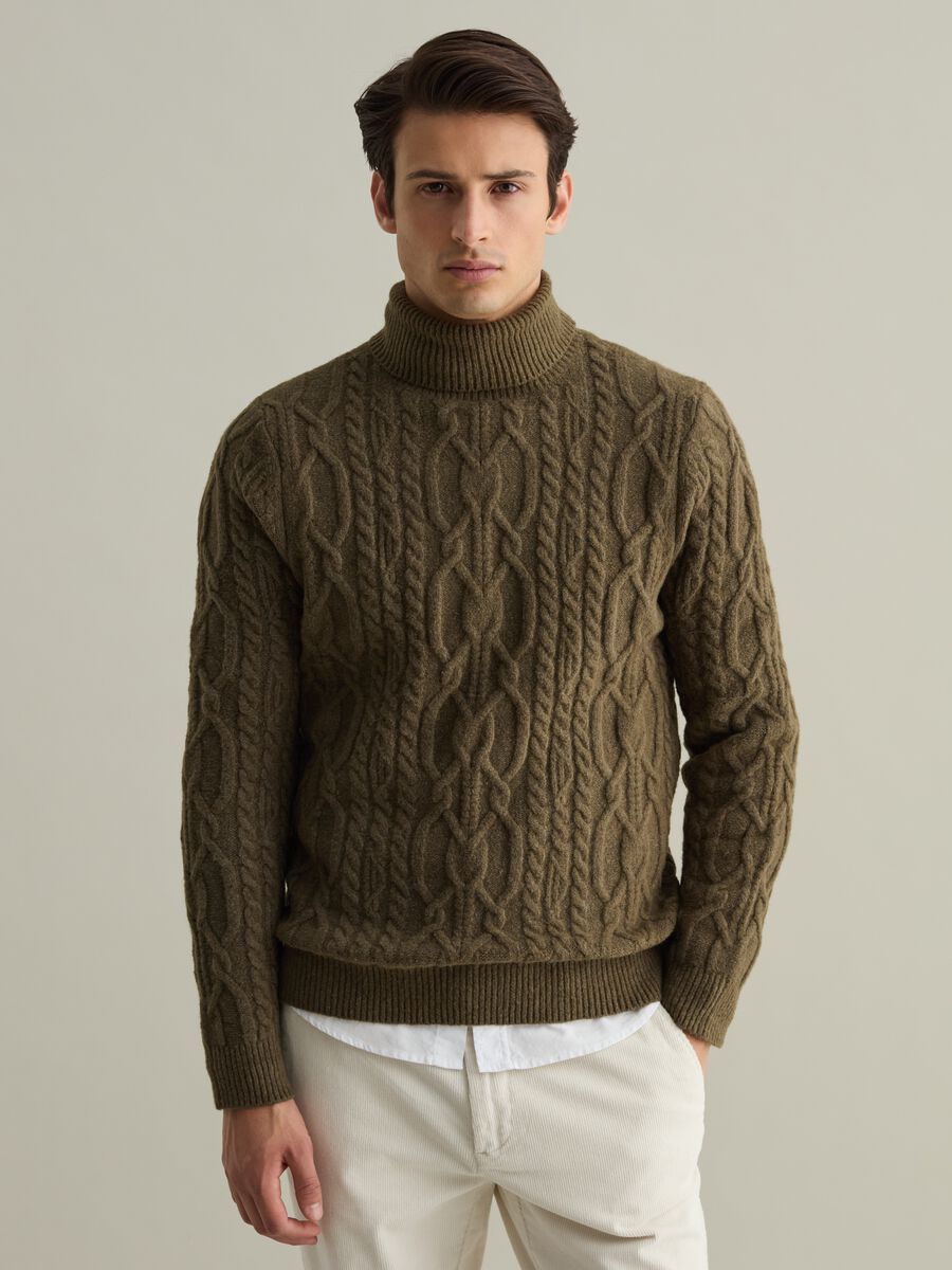 Pullover a trecce con collo alto_0