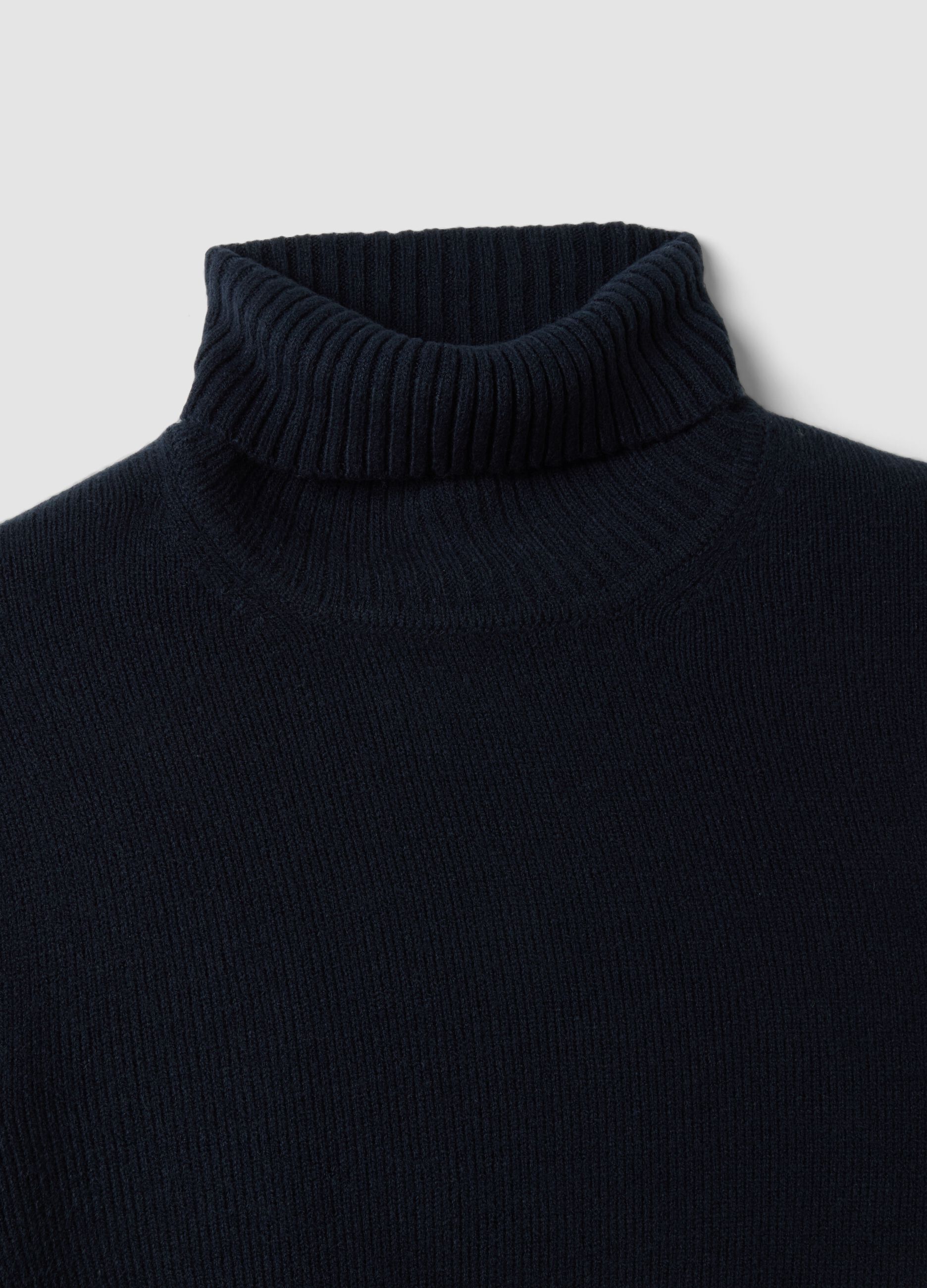 Maglia blu a dolcevita regular fit in jersey knit
