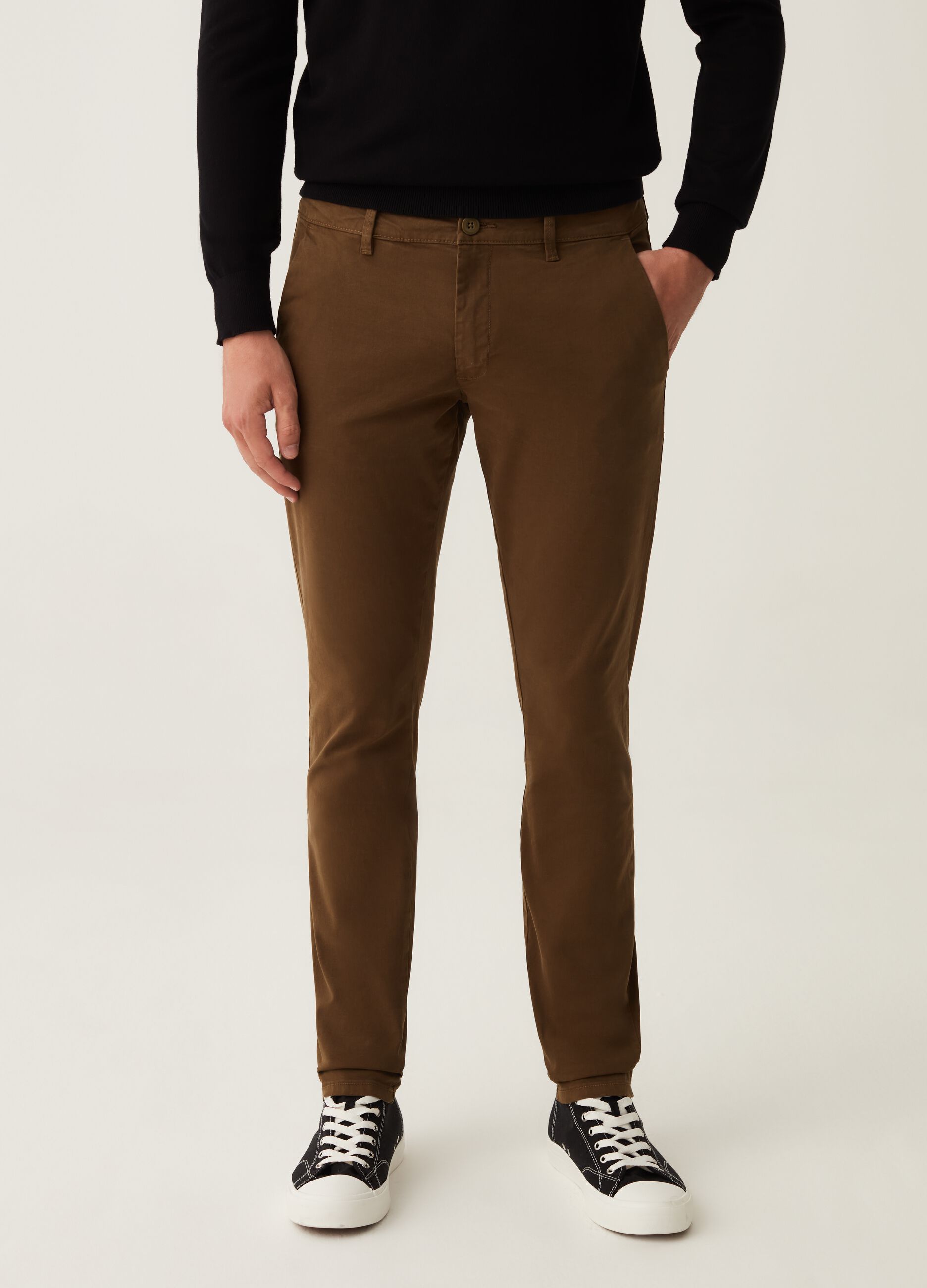 Pantaloni chino in cotone stretch_1