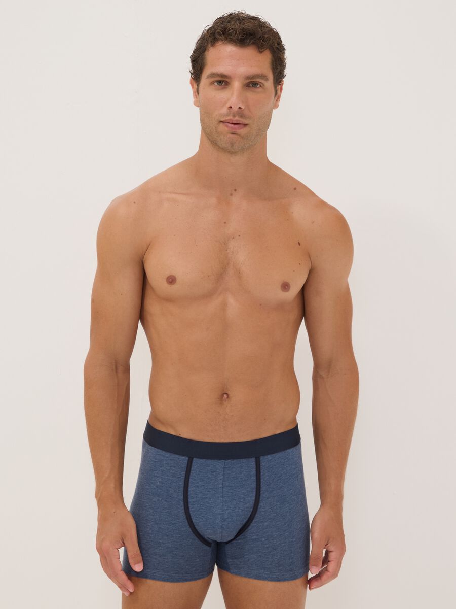 Tripack di boxer blu e neri in cotone organico elasticizzato_0
