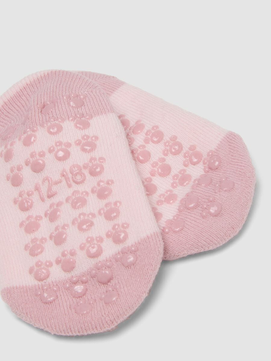 Calze rosa antiscivolo in cotone organico elasticizzato con orsetto_1