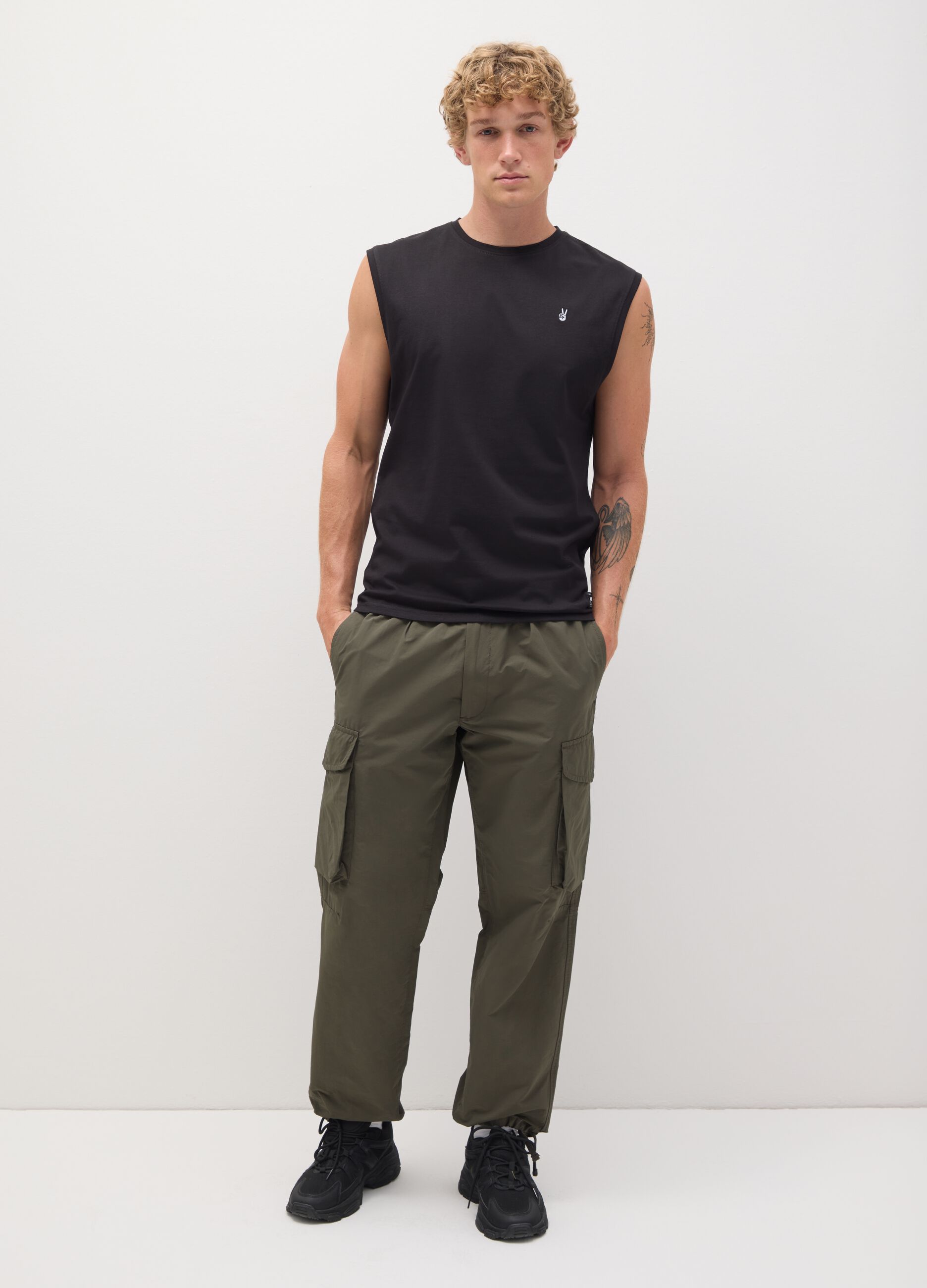 Men’s black regular-fit vest top in 100% cotton with embroidery