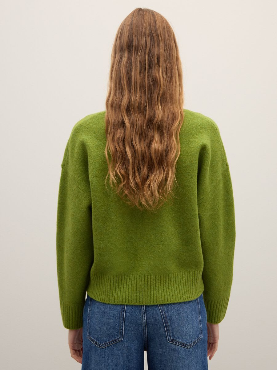 Green regular fit pullover with round neckline_3