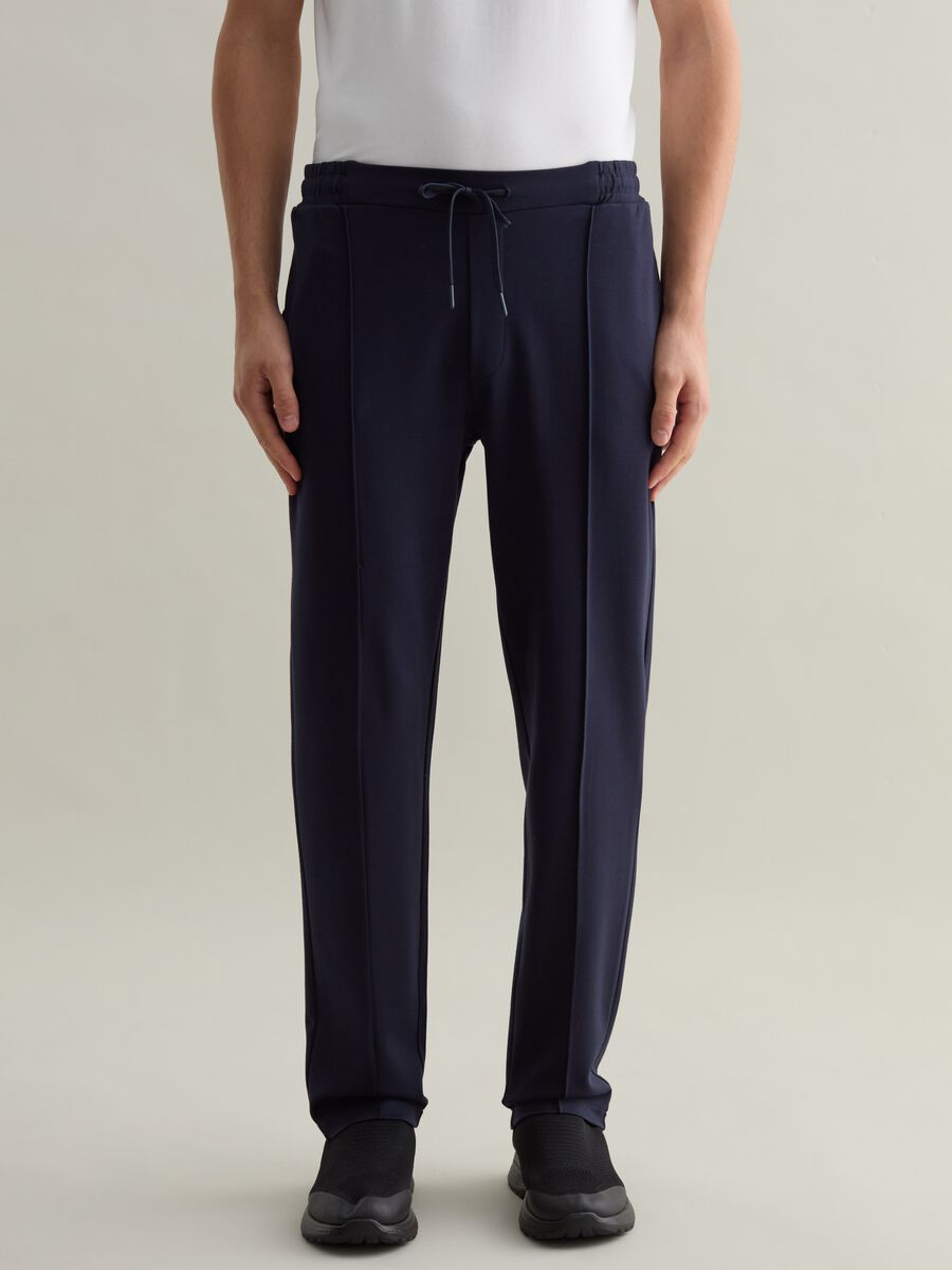 Tech joggers with raised stitching_0